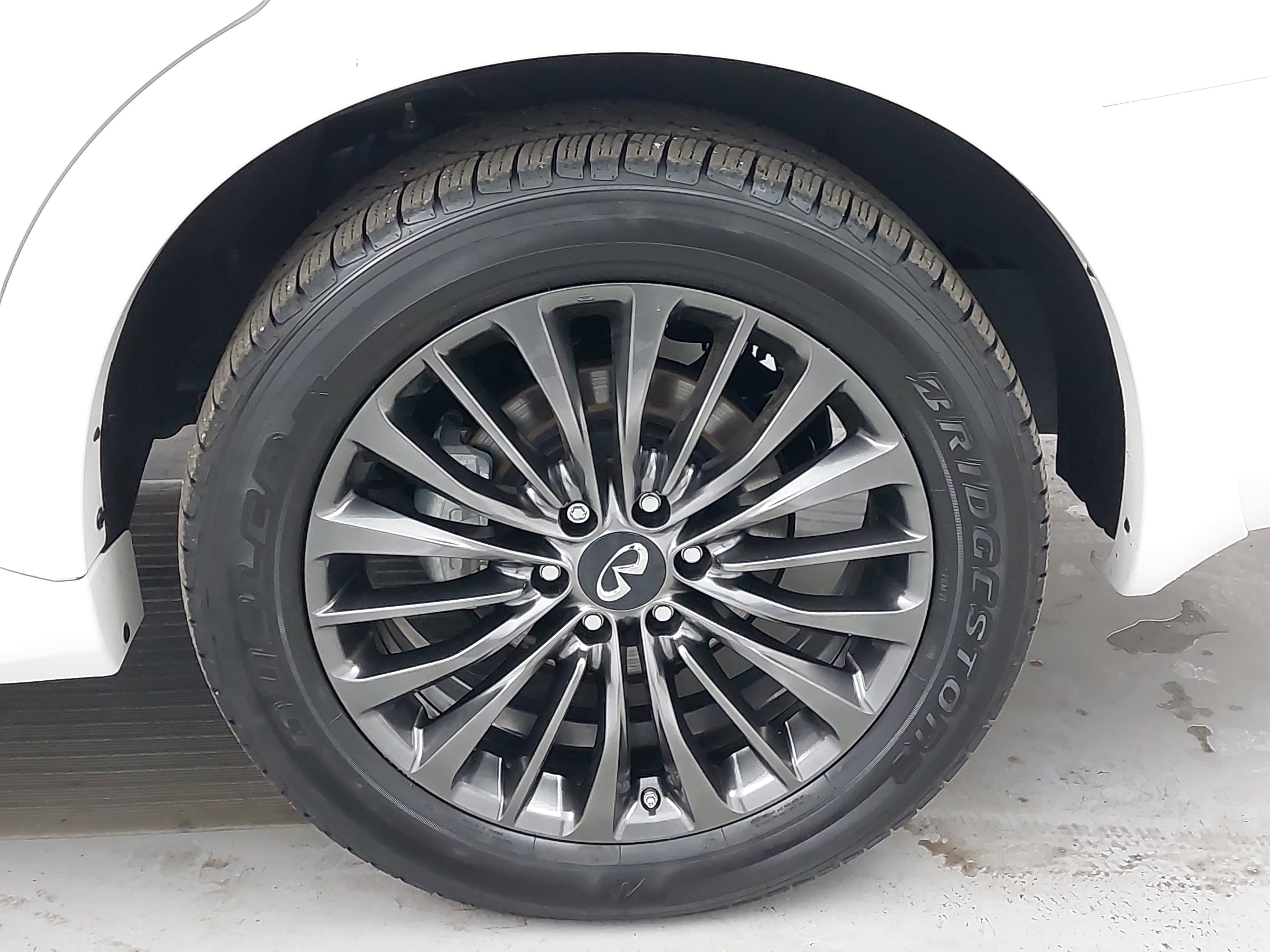 2023 INFINITI QX80 Premium Select