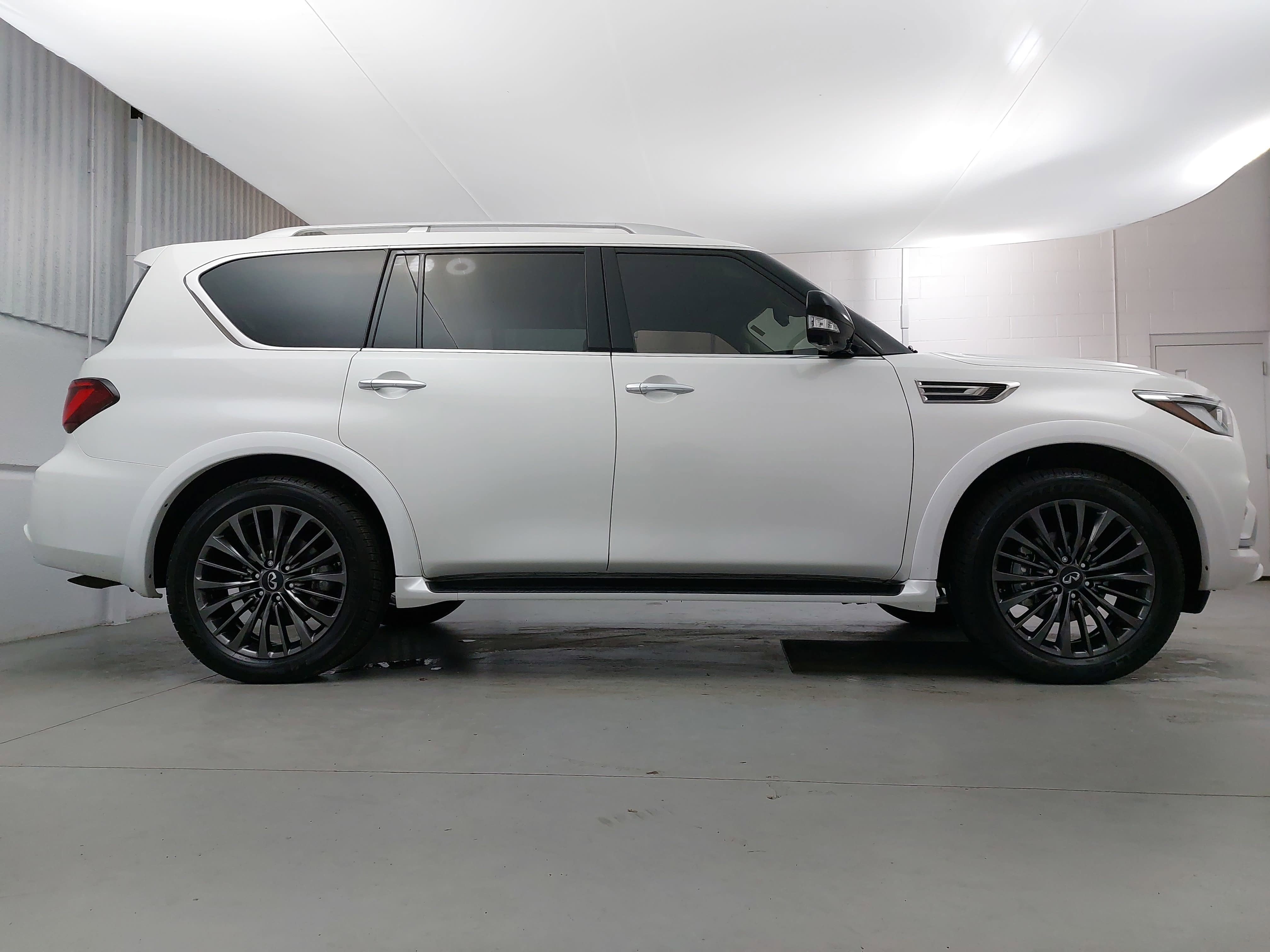 2023 INFINITI QX80 Premium Select