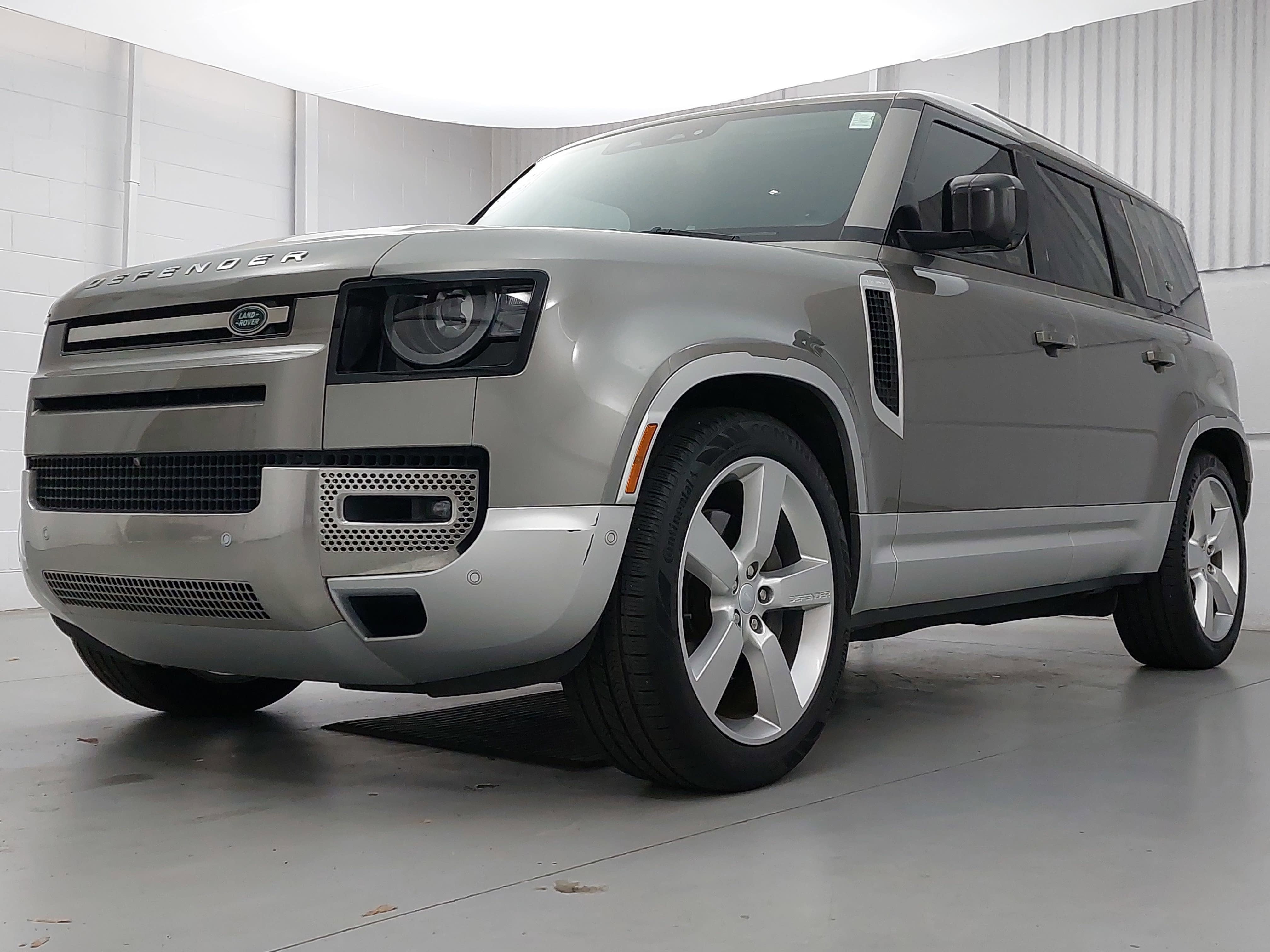 2023 Land Rover Defender 110 SE