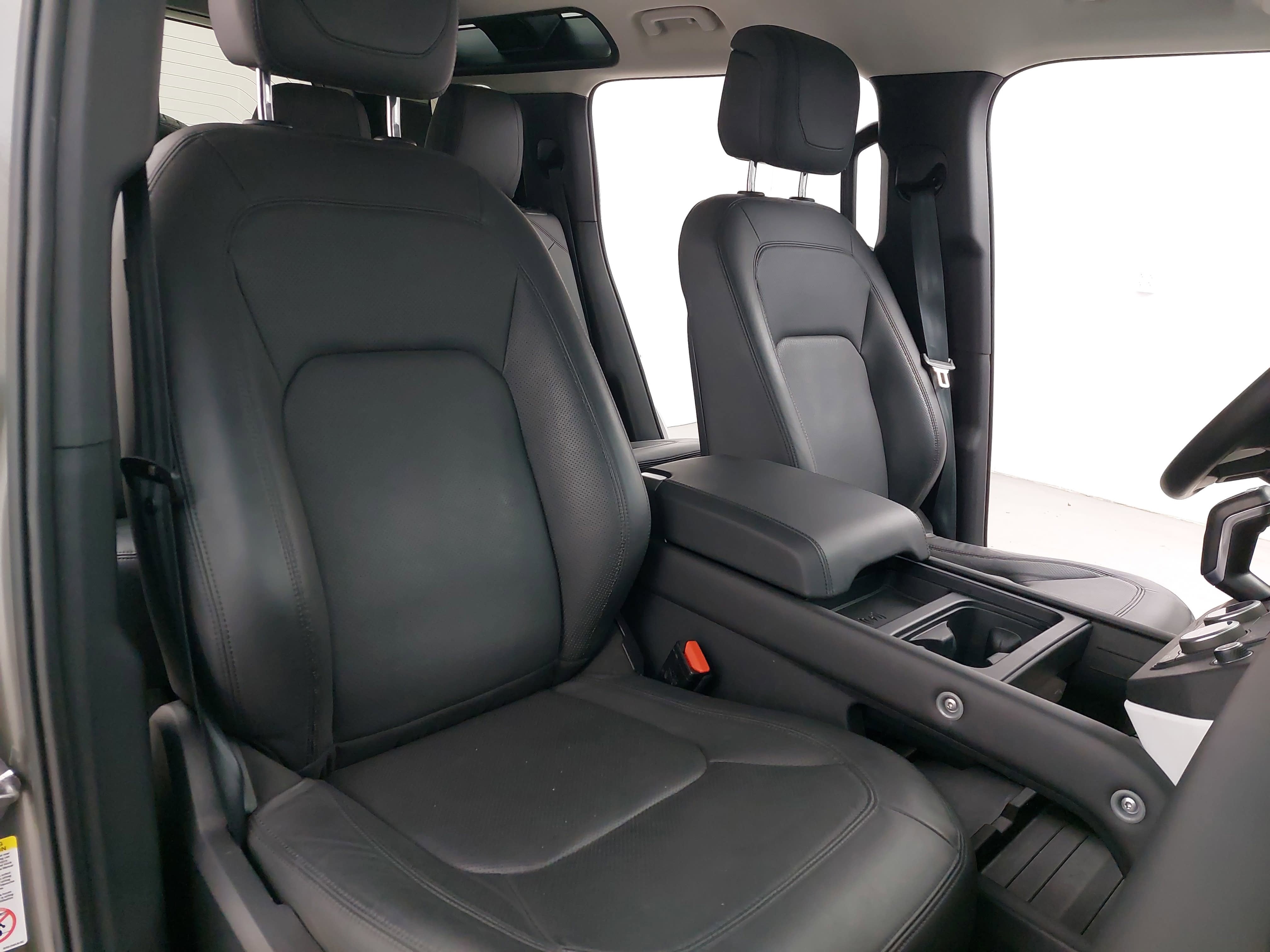 2023 Land Rover Defender 110 SE