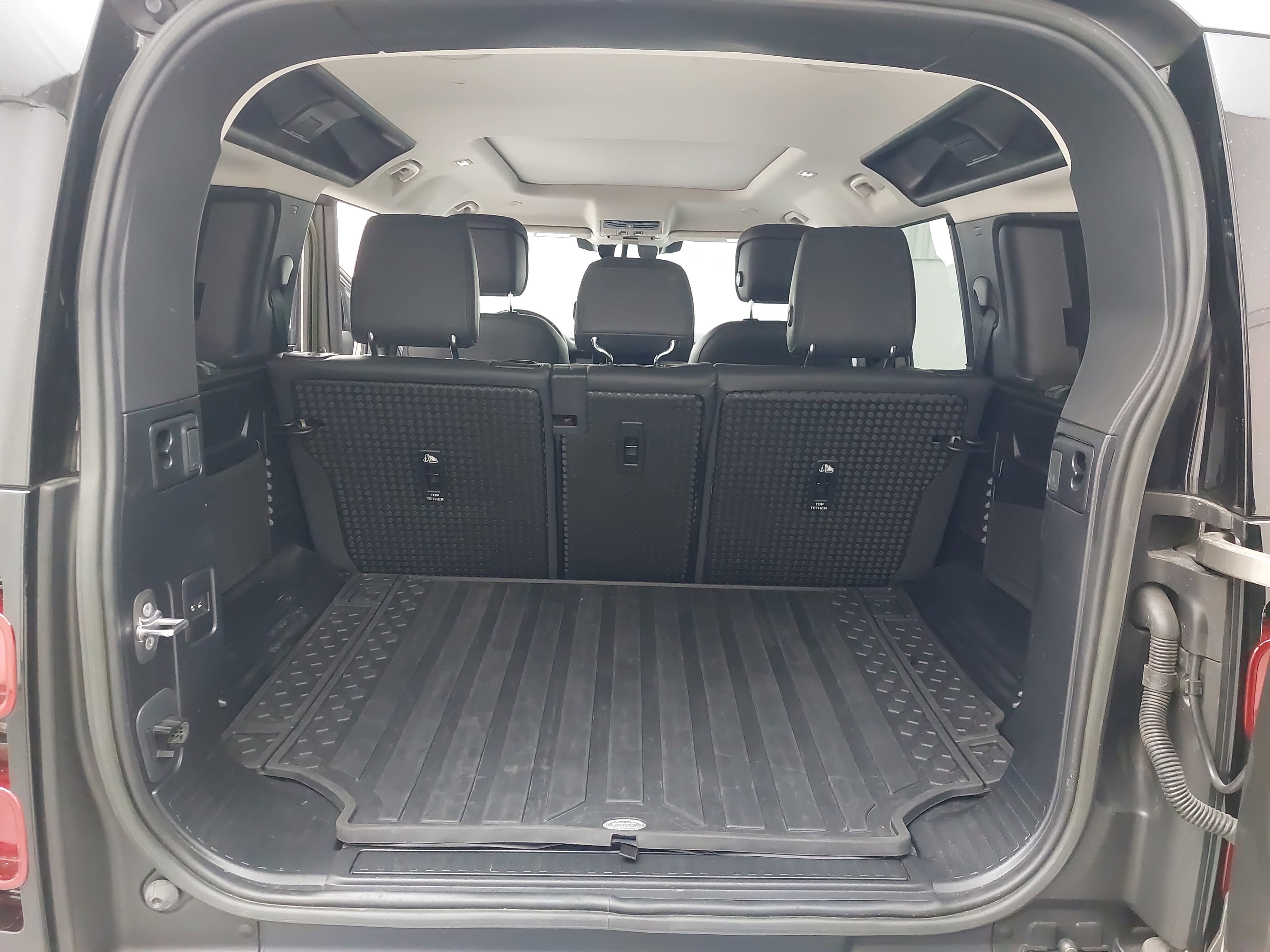 2023 Land Rover Defender 110 SE