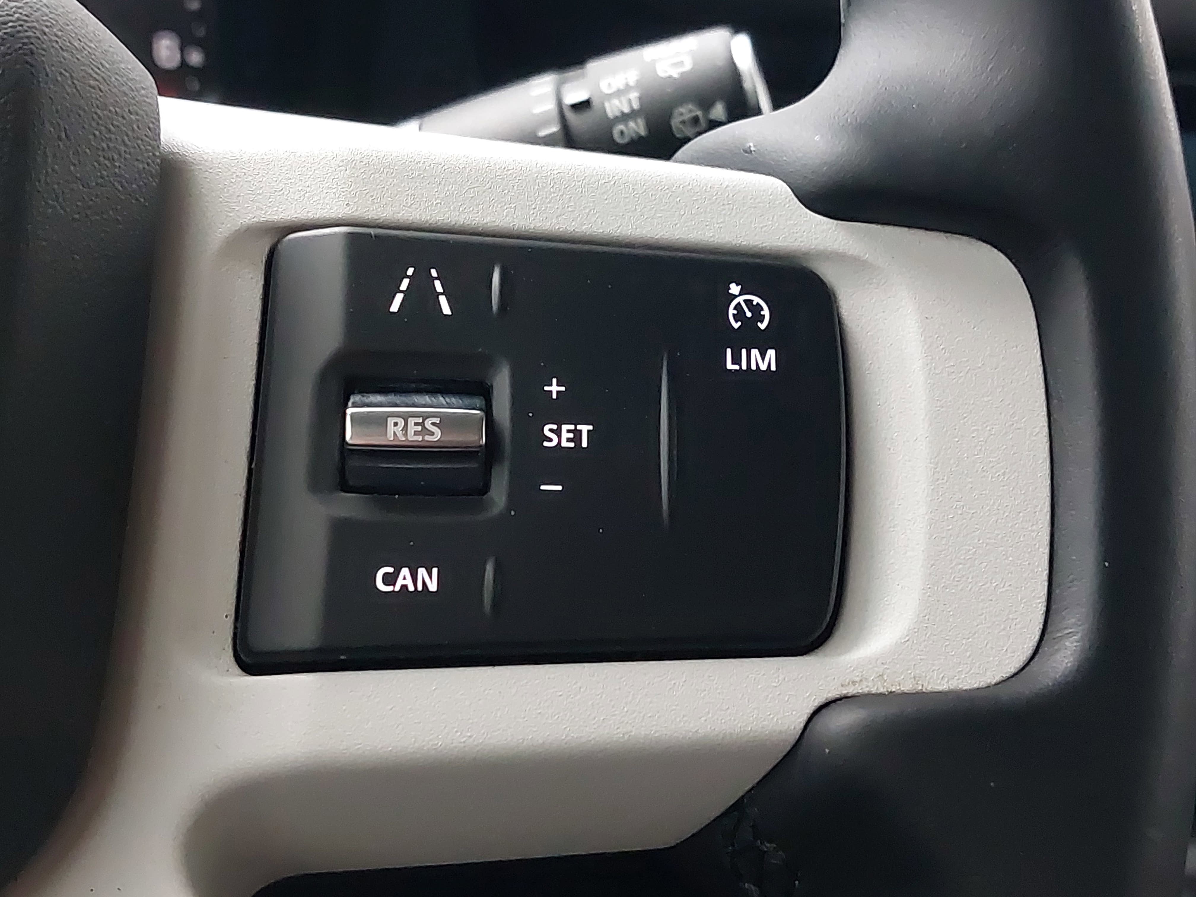 2023 Land Rover Defender 110 SE