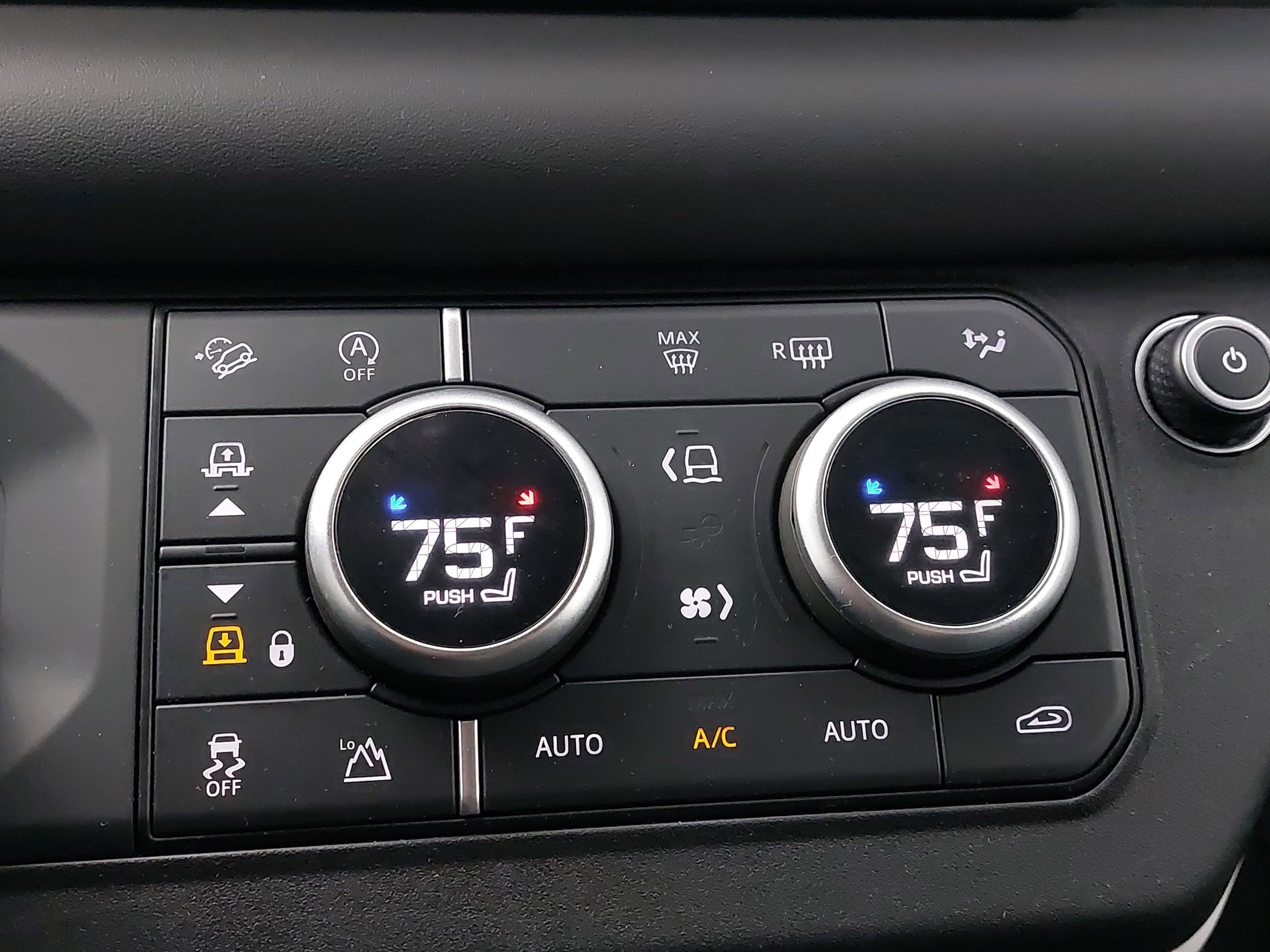 2023 Land Rover Defender 110 SE