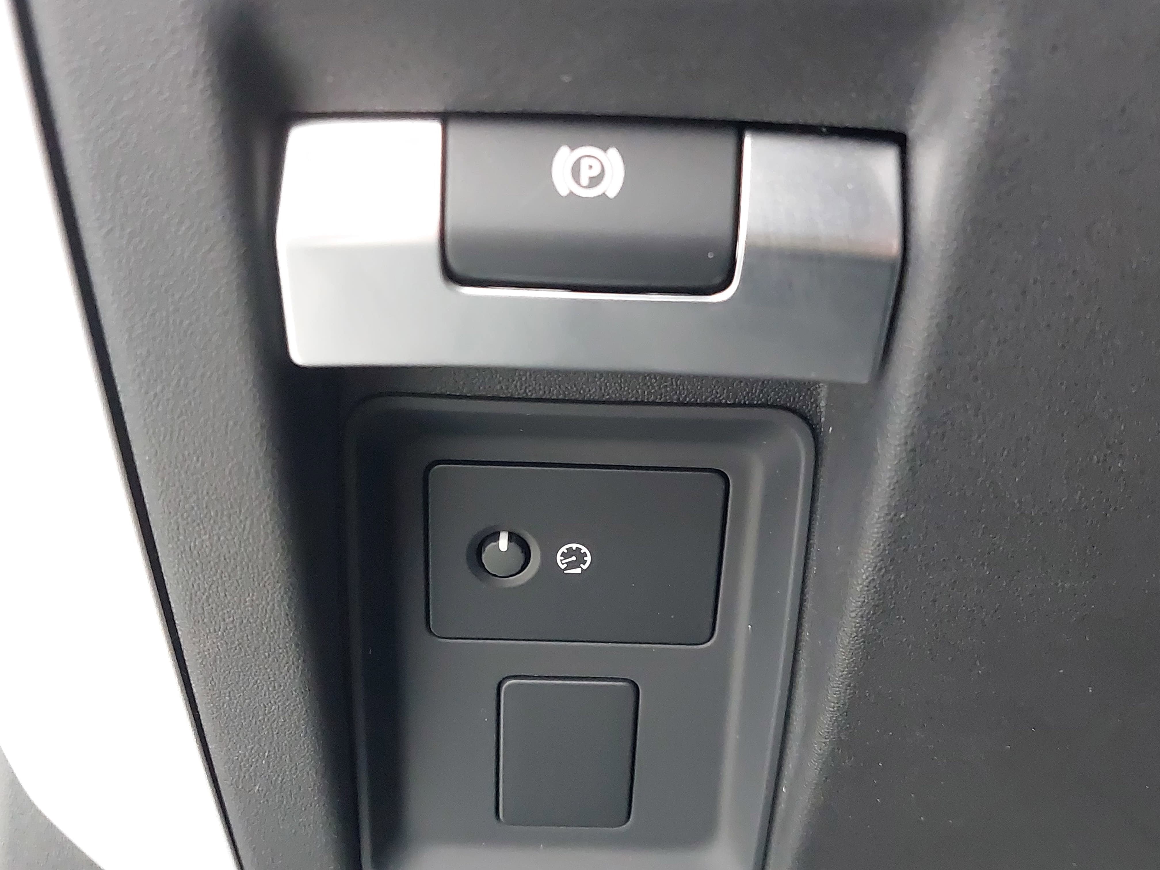 2023 Land Rover Defender 110 SE