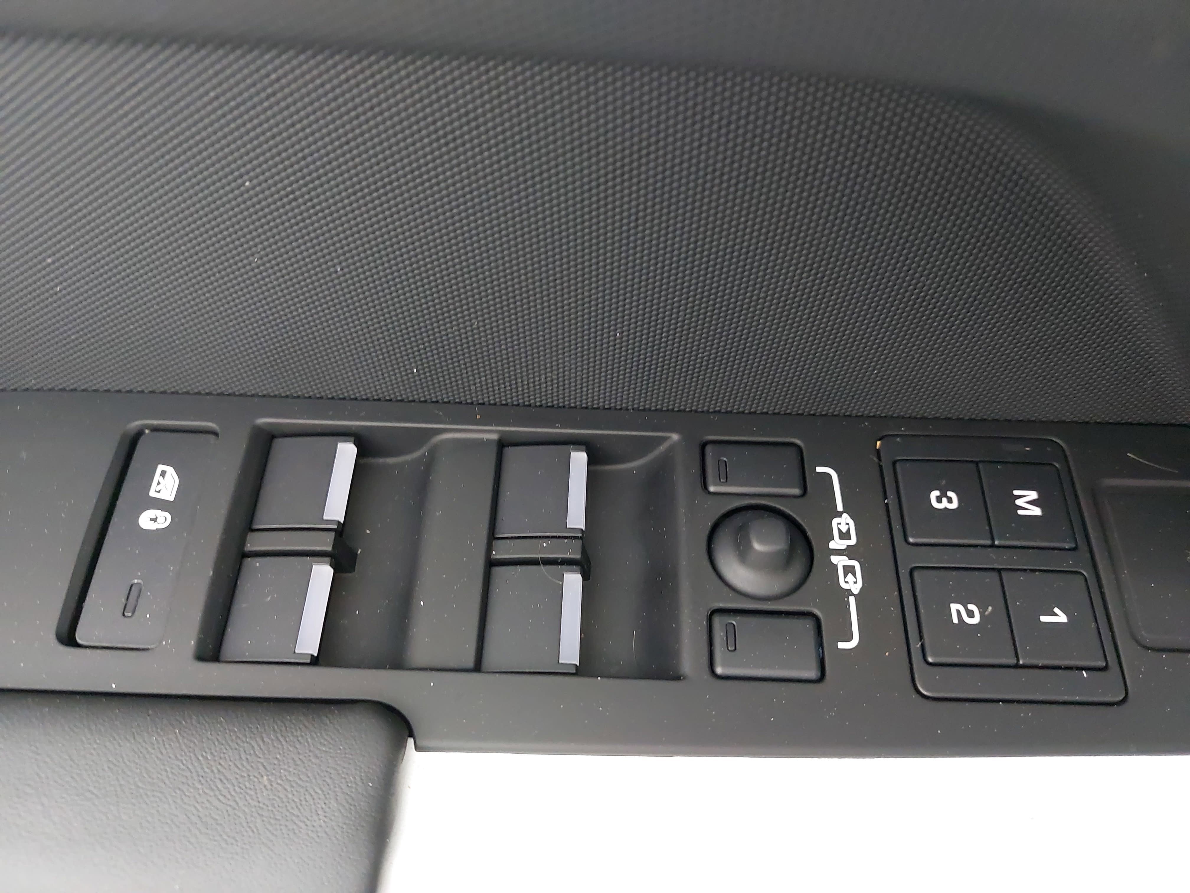 2023 Land Rover Defender 110 SE