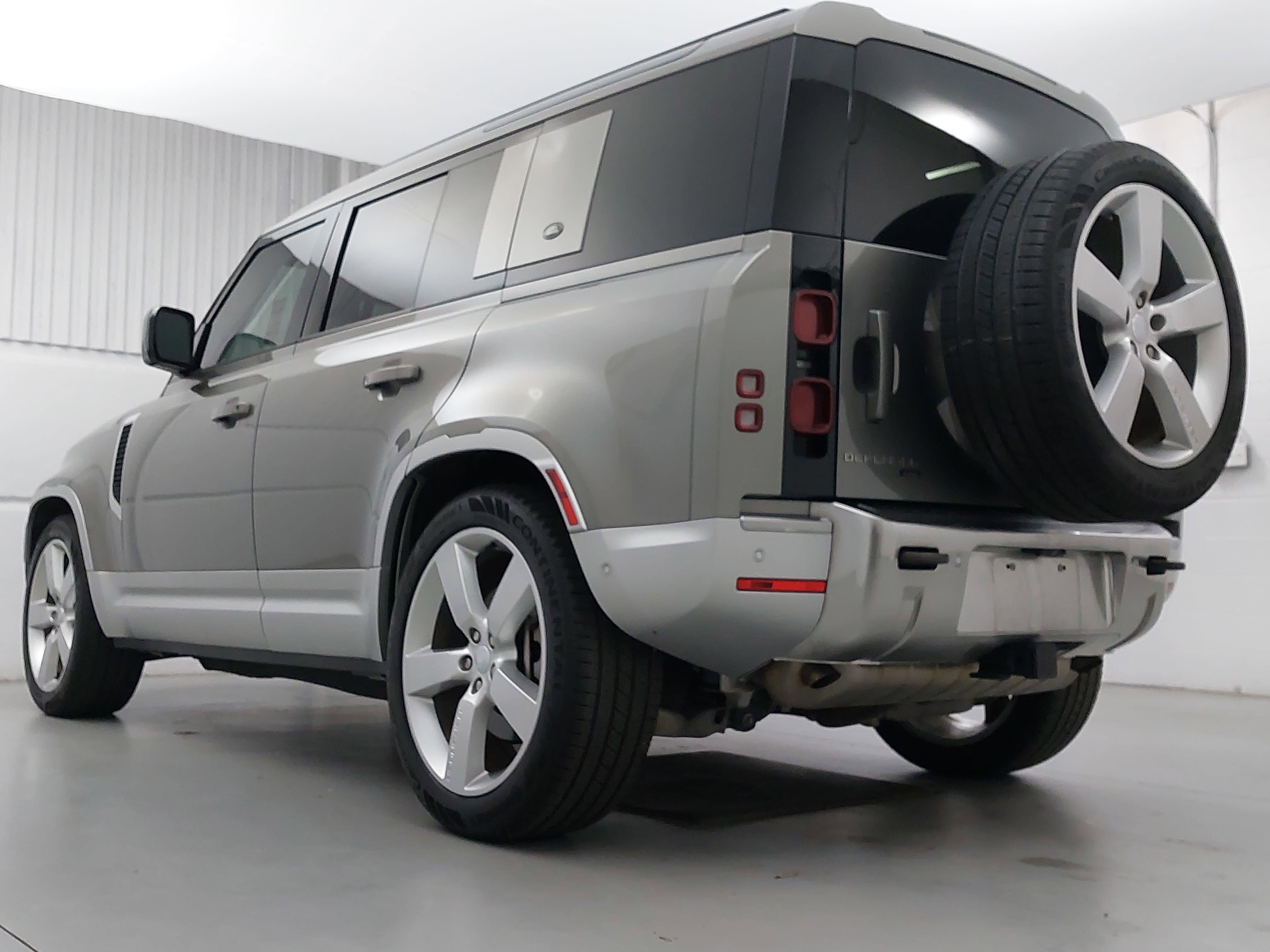 2023 Land Rover Defender 110 SE