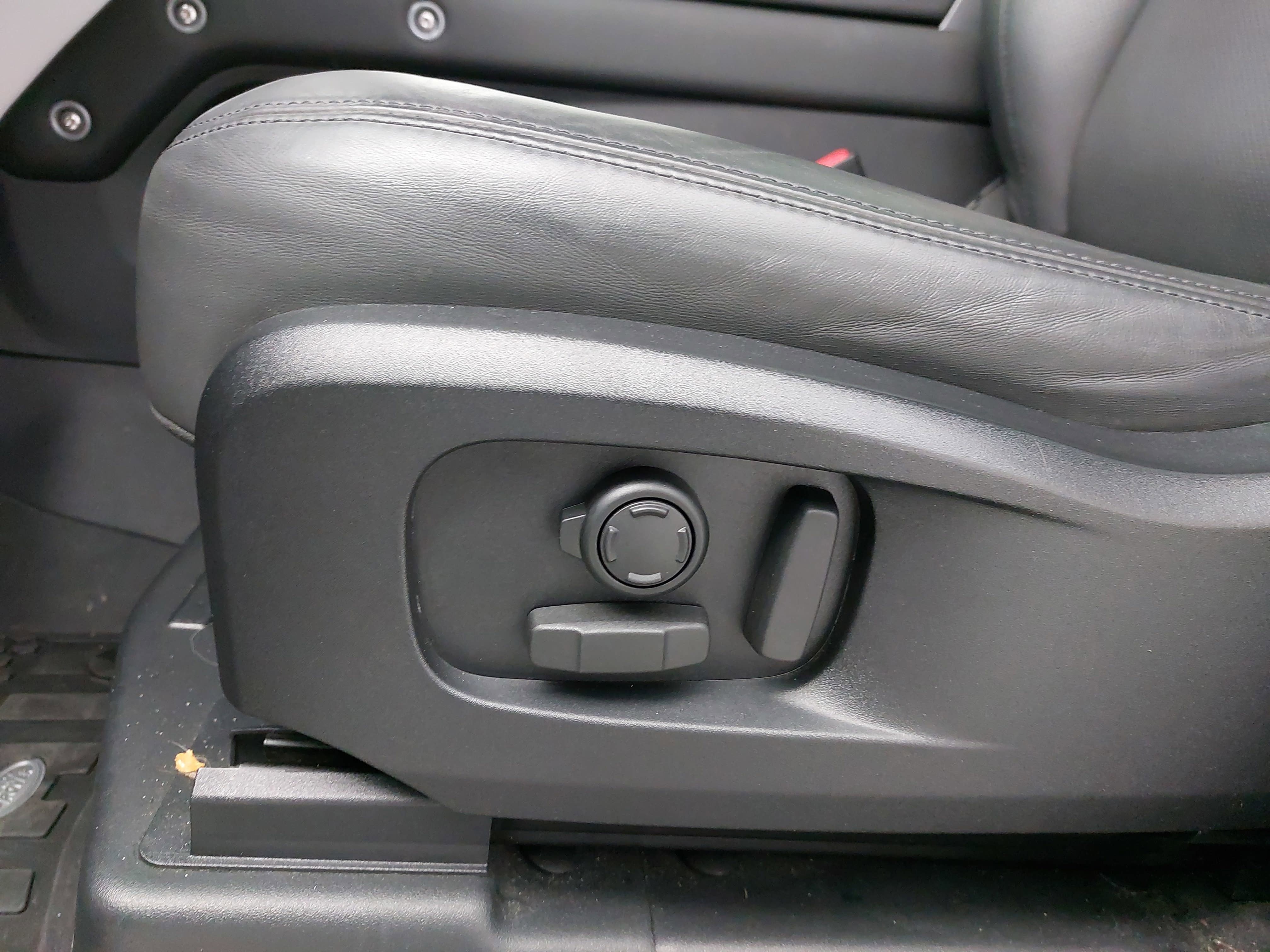 2023 Land Rover Defender 110 SE