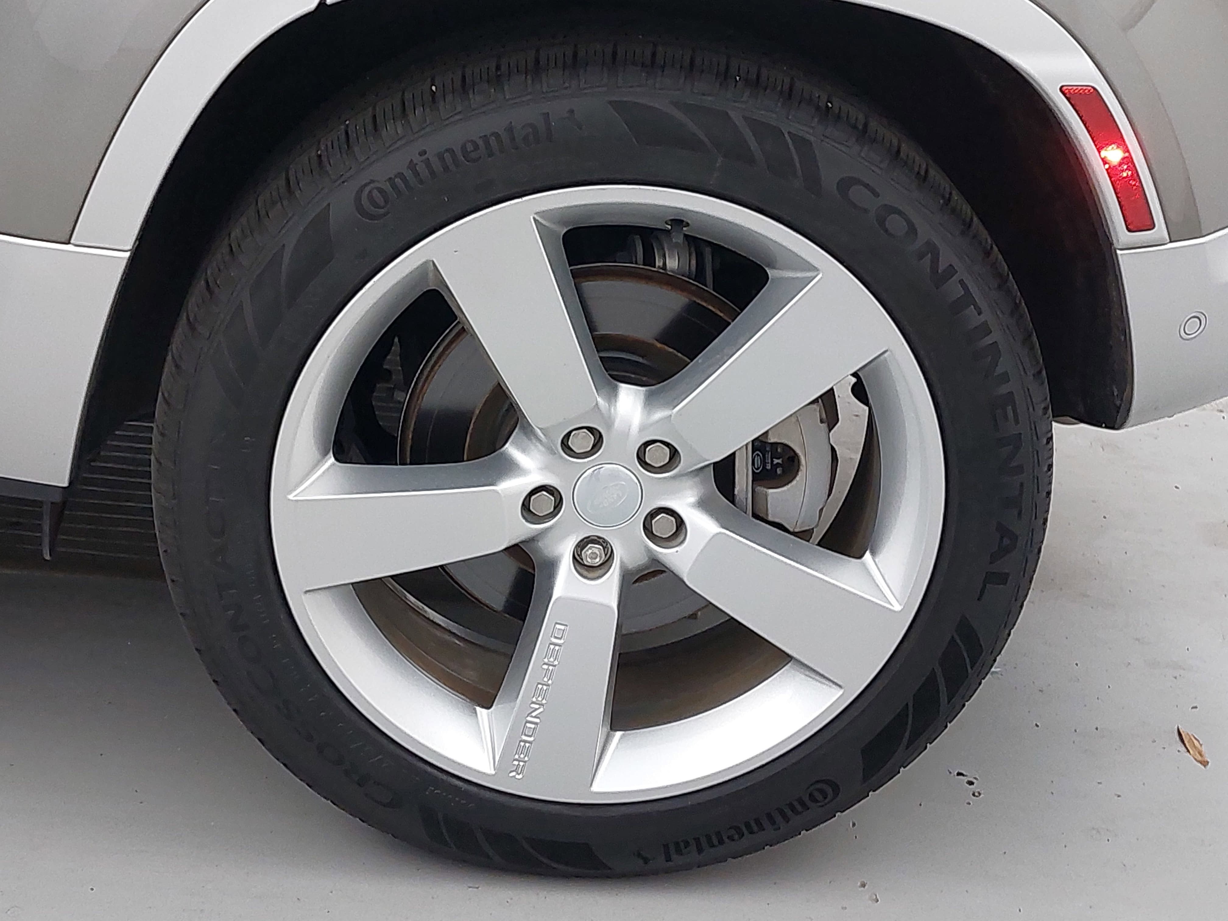 2023 Land Rover Defender 110 SE