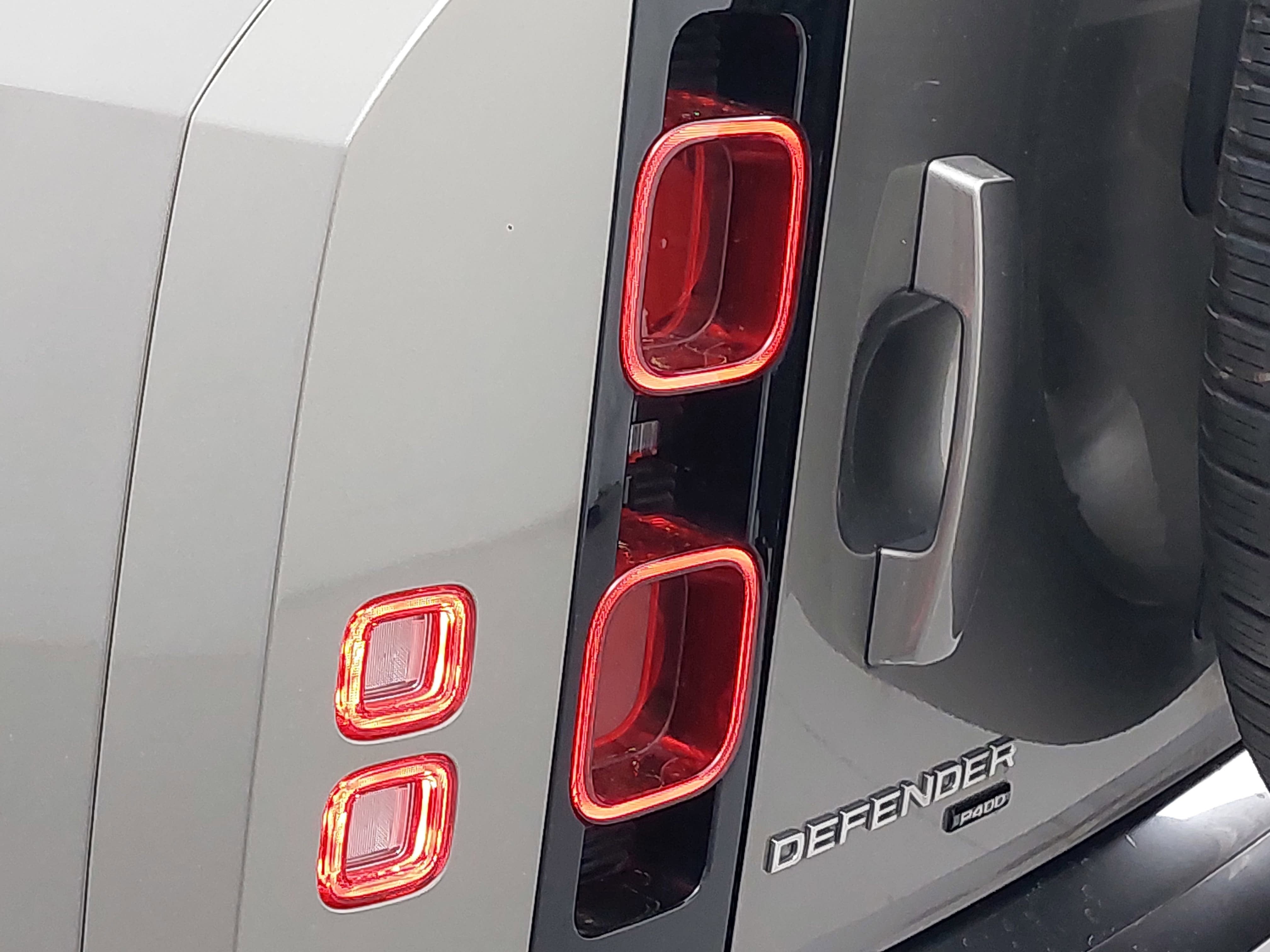 2023 Land Rover Defender 110 SE