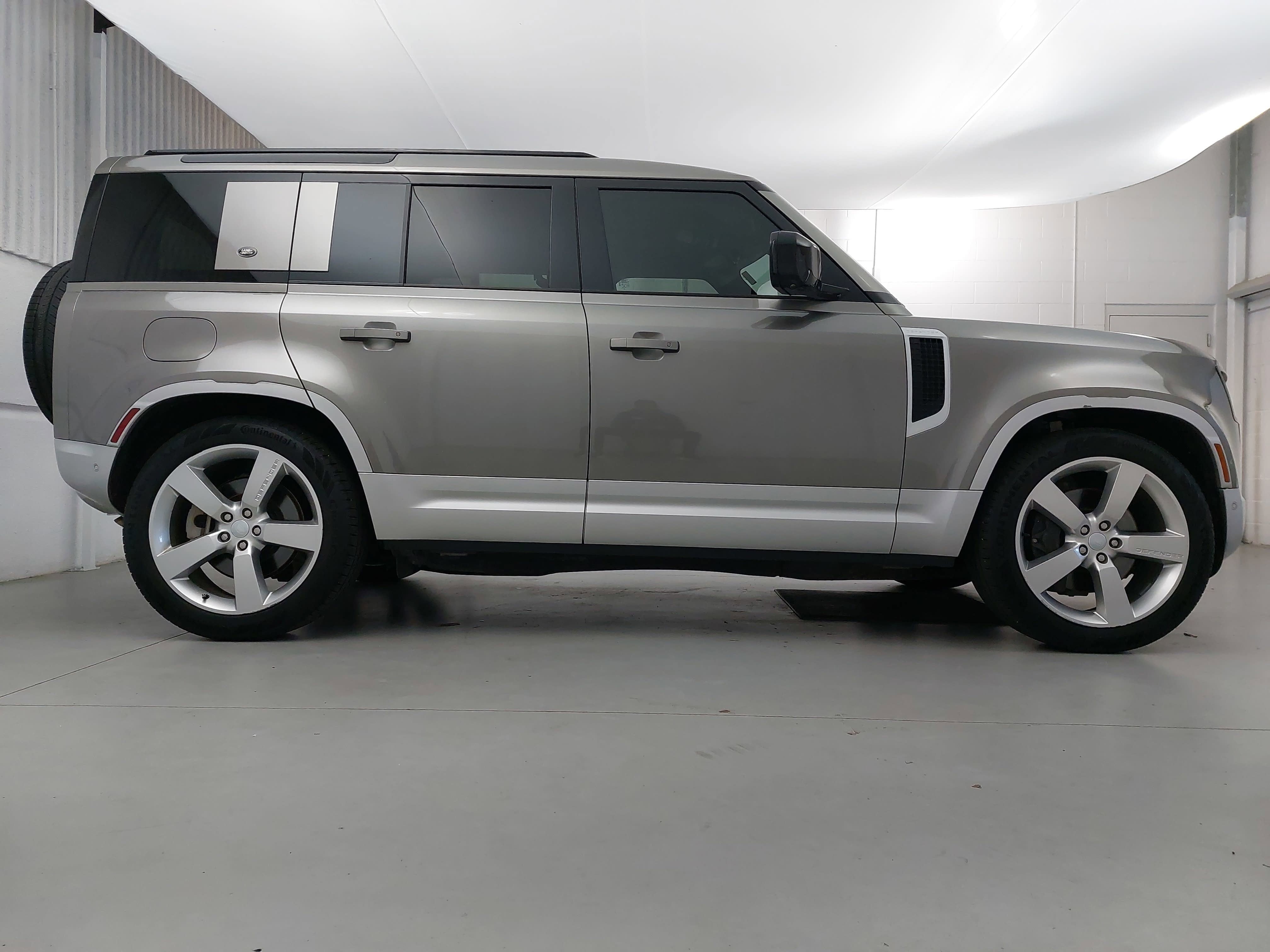 2023 Land Rover Defender 110 SE