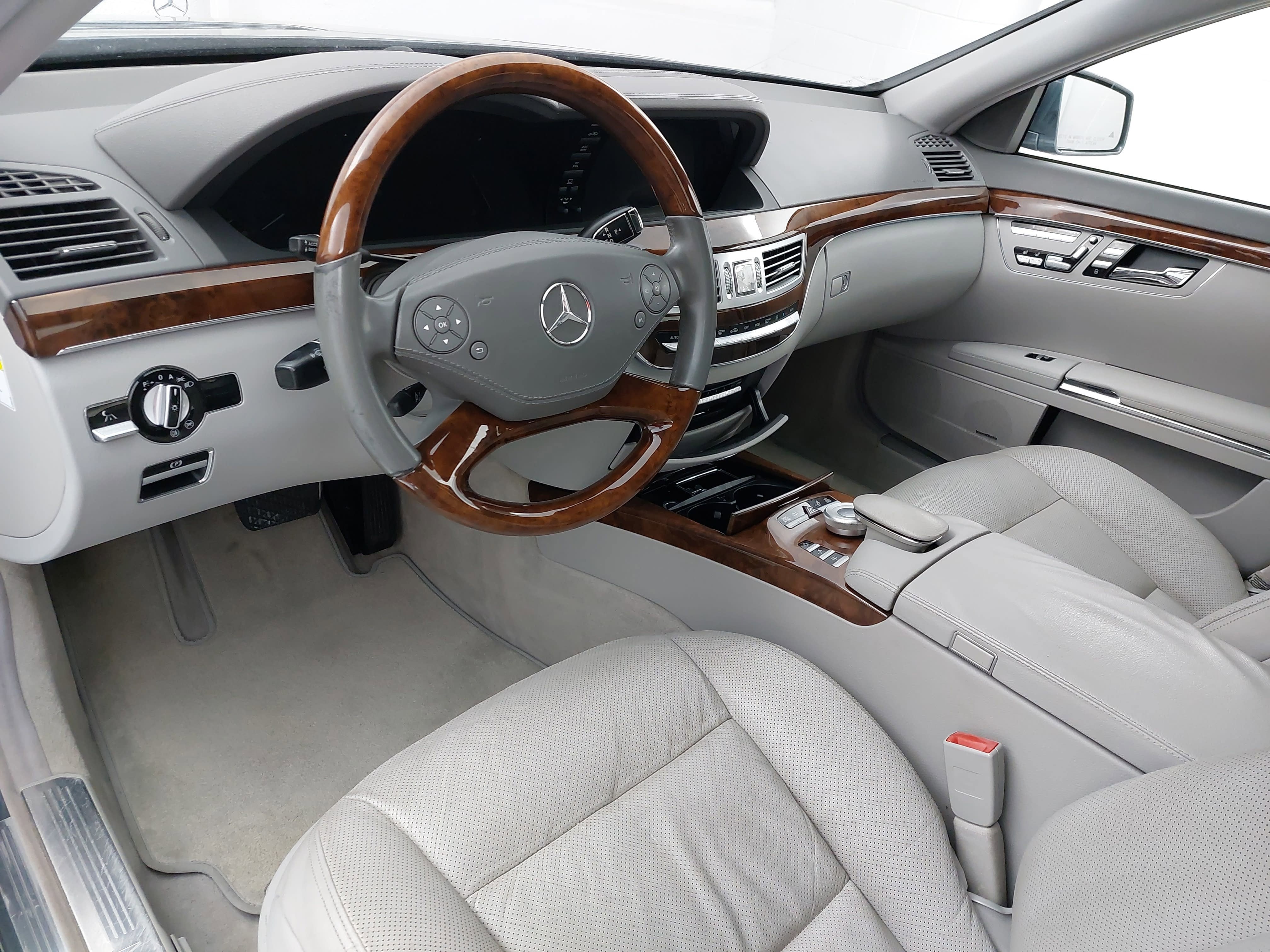 2010 Mercedes-Benz S-Class S 550