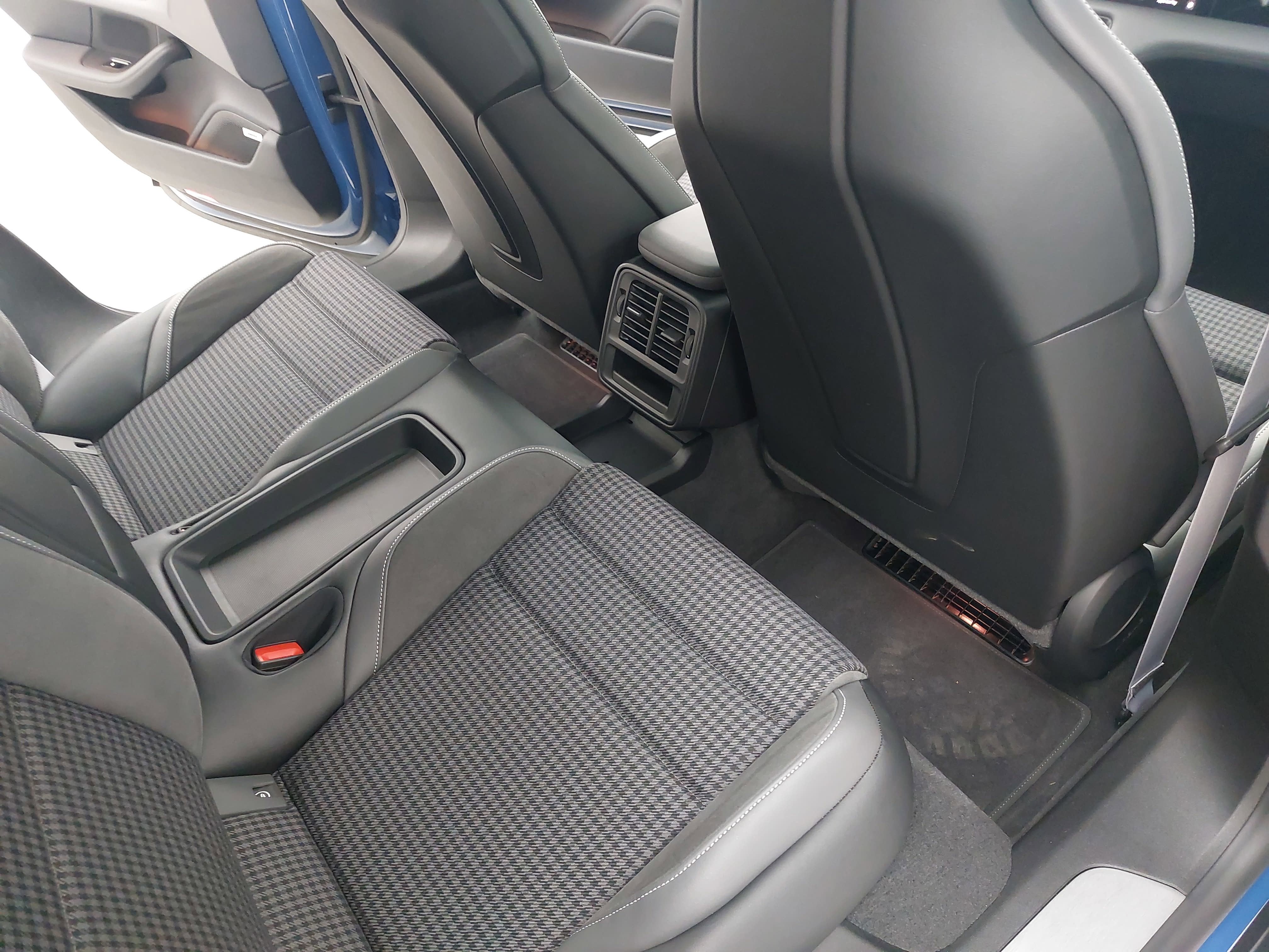 2025 Porsche Taycan 4