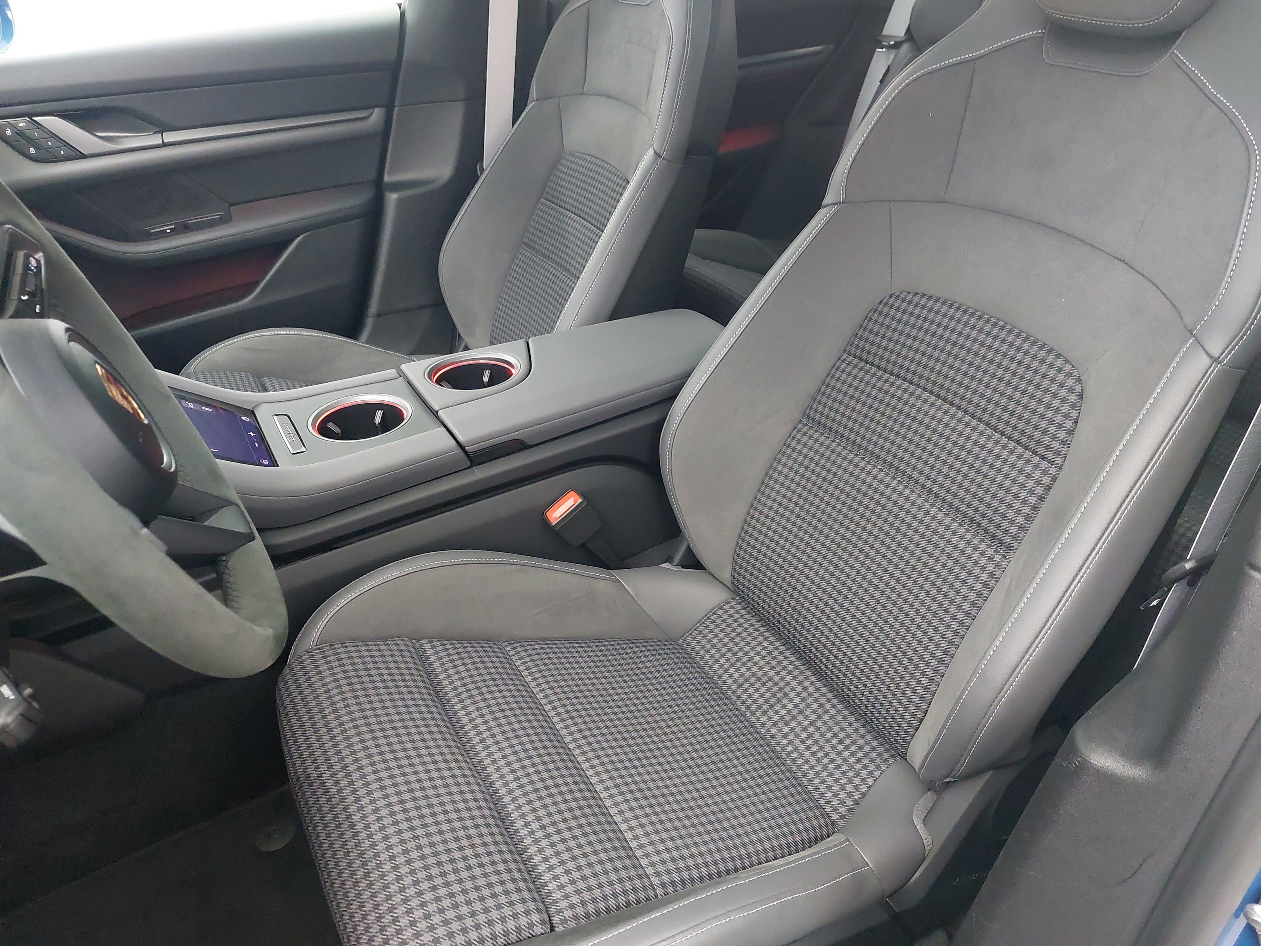 2025 Porsche Taycan 4