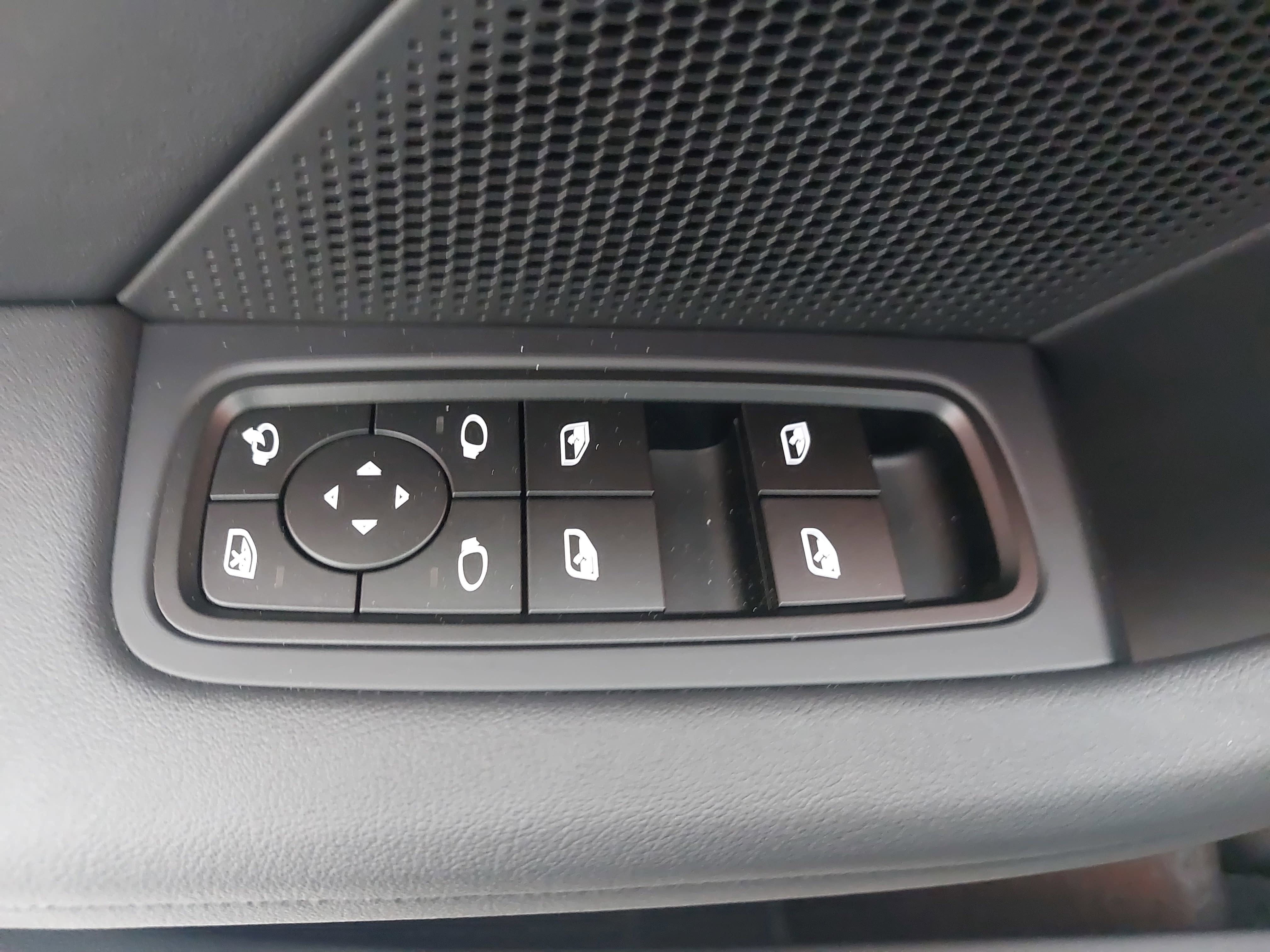 2025 Porsche Taycan 4