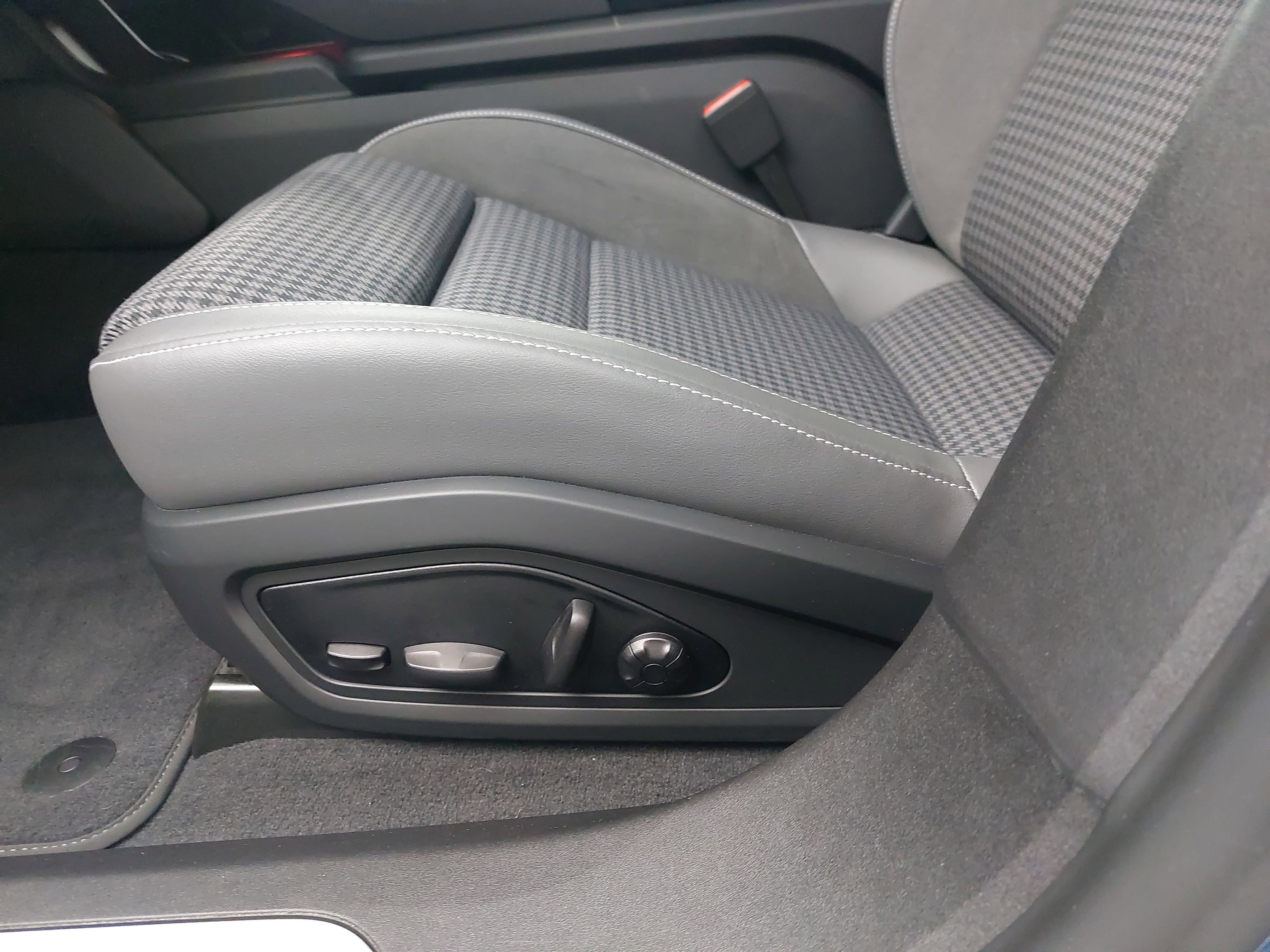 2025 Porsche Taycan 4