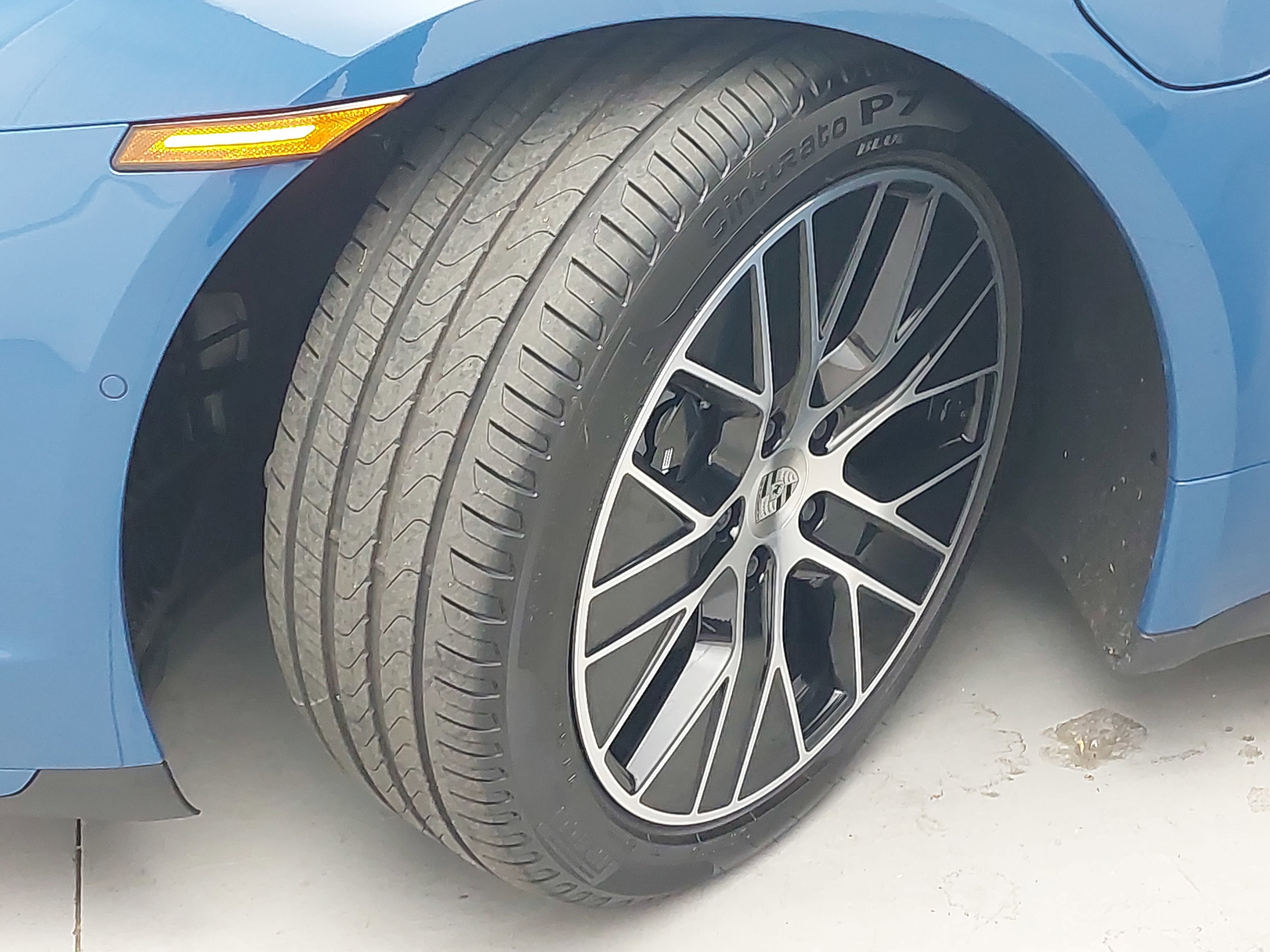 2025 Porsche Taycan 4