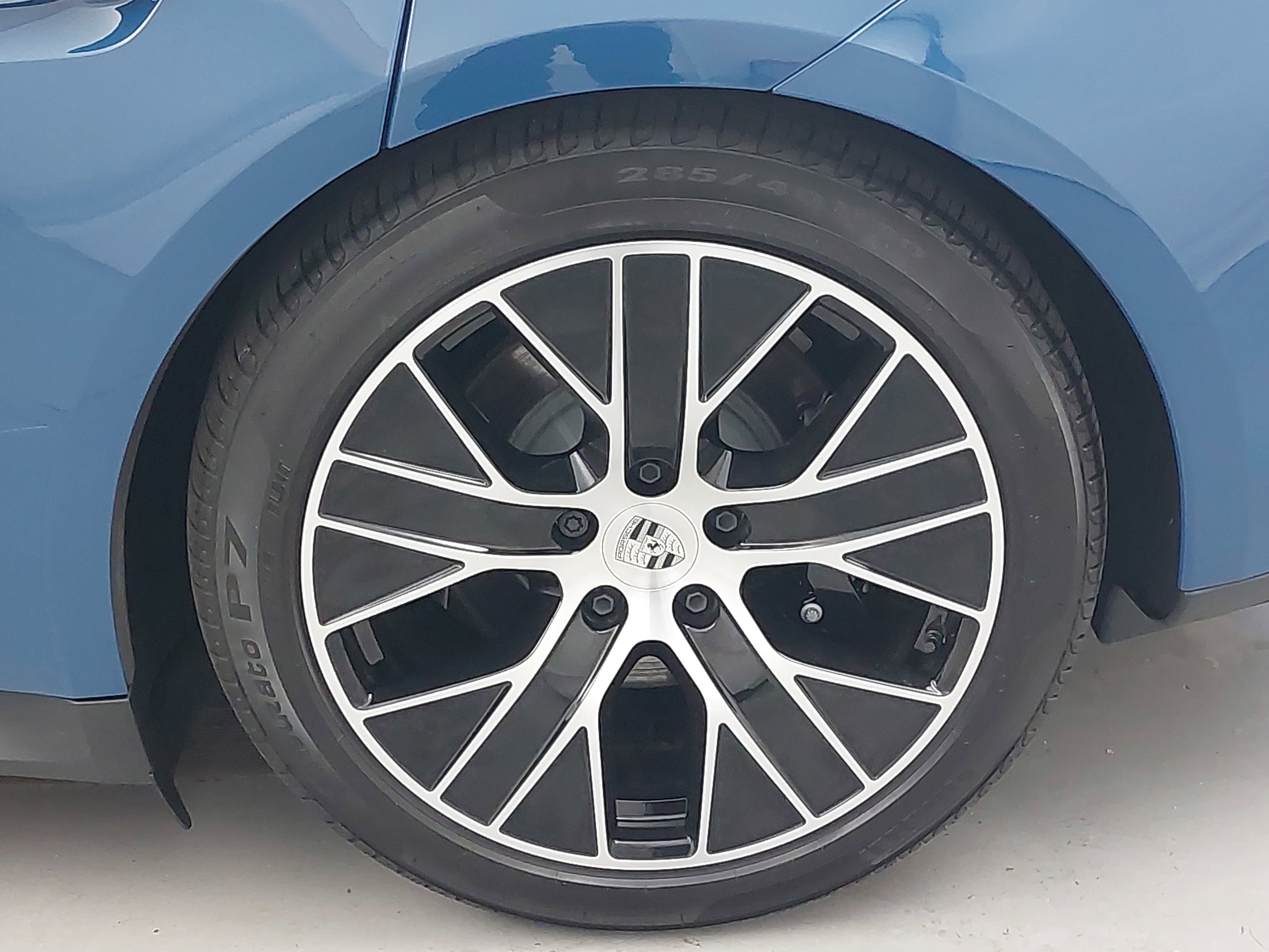 2025 Porsche Taycan 4