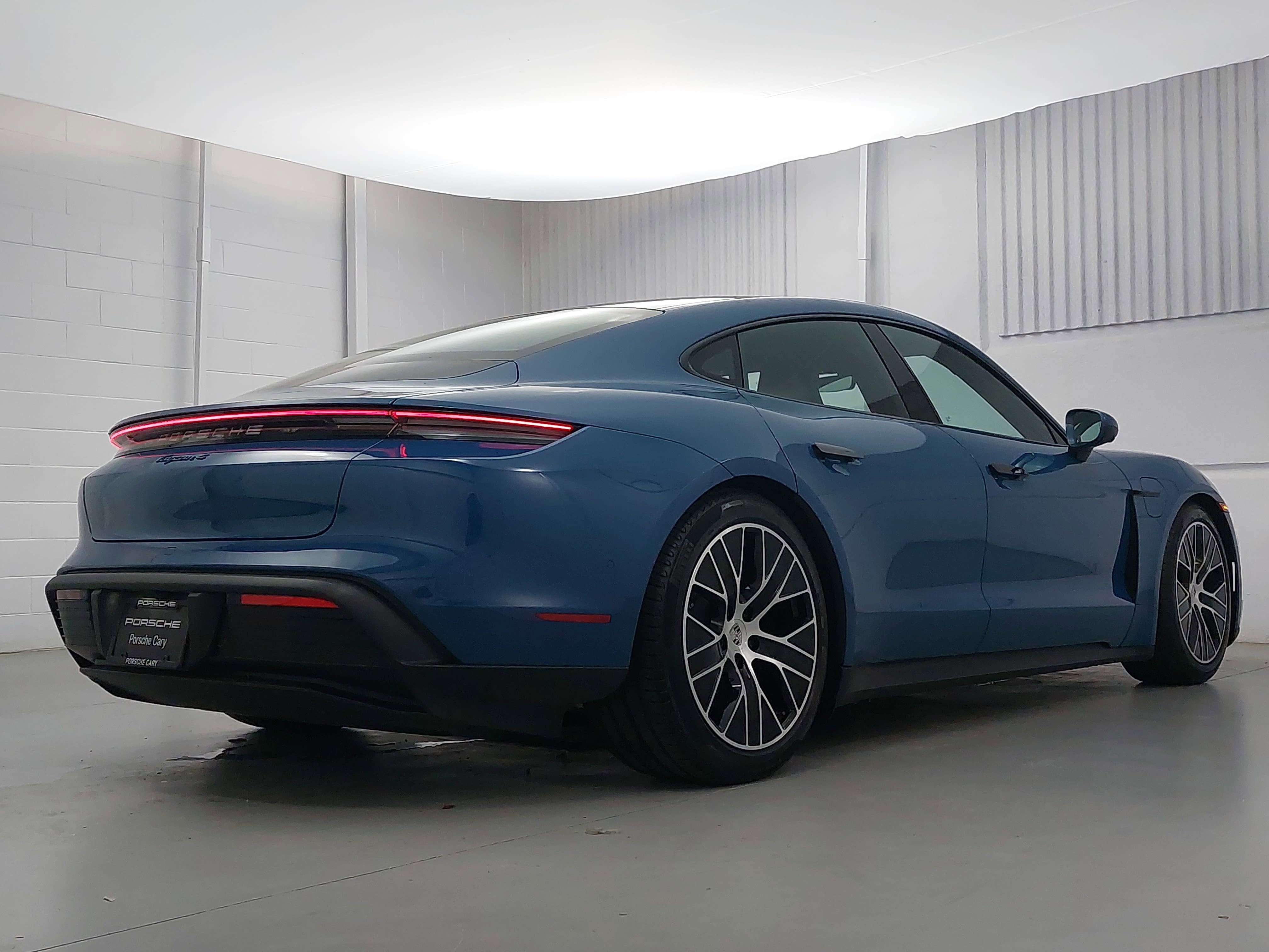 2025 Porsche Taycan 4