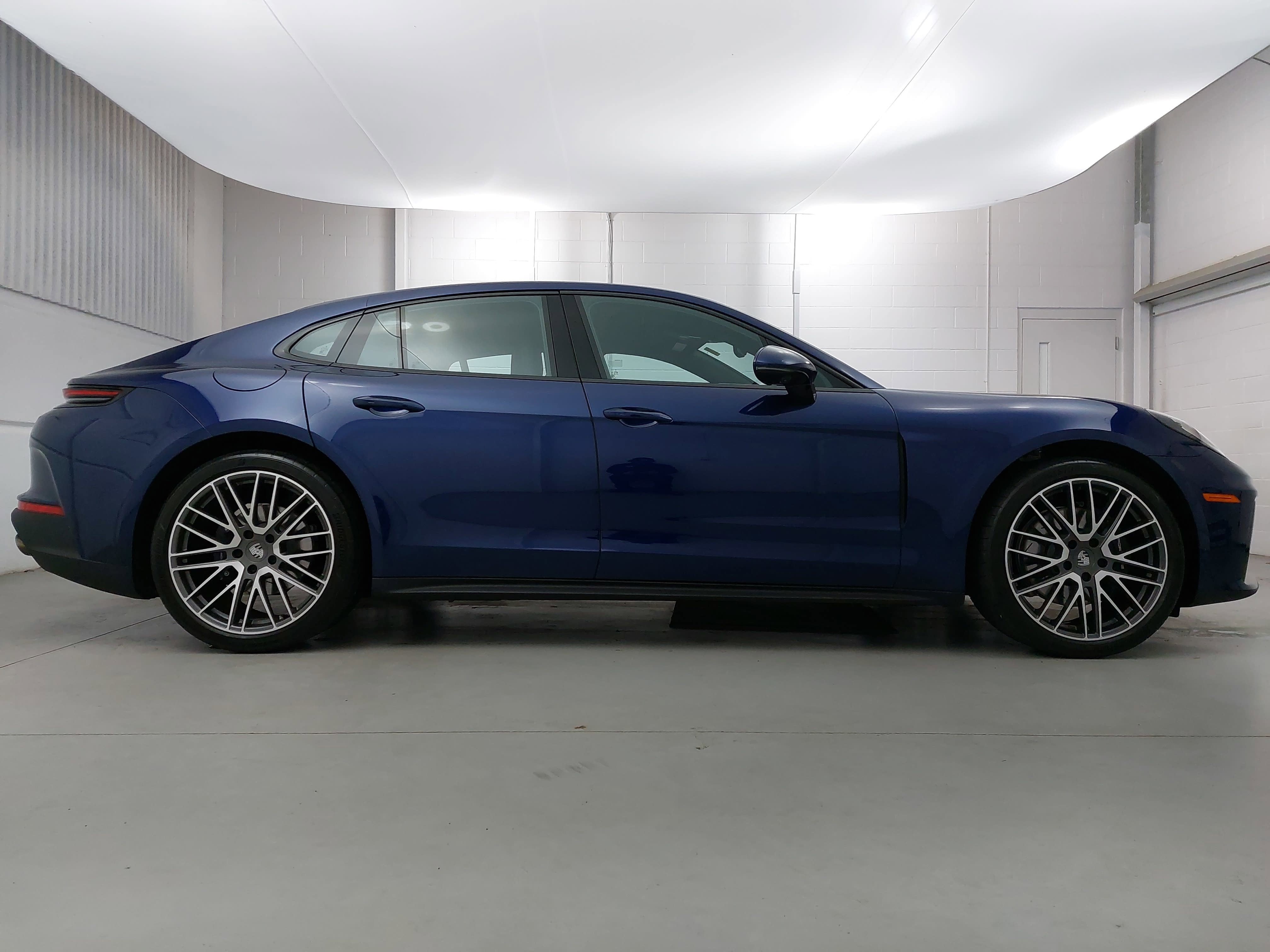 2025 Porsche Panamera Base