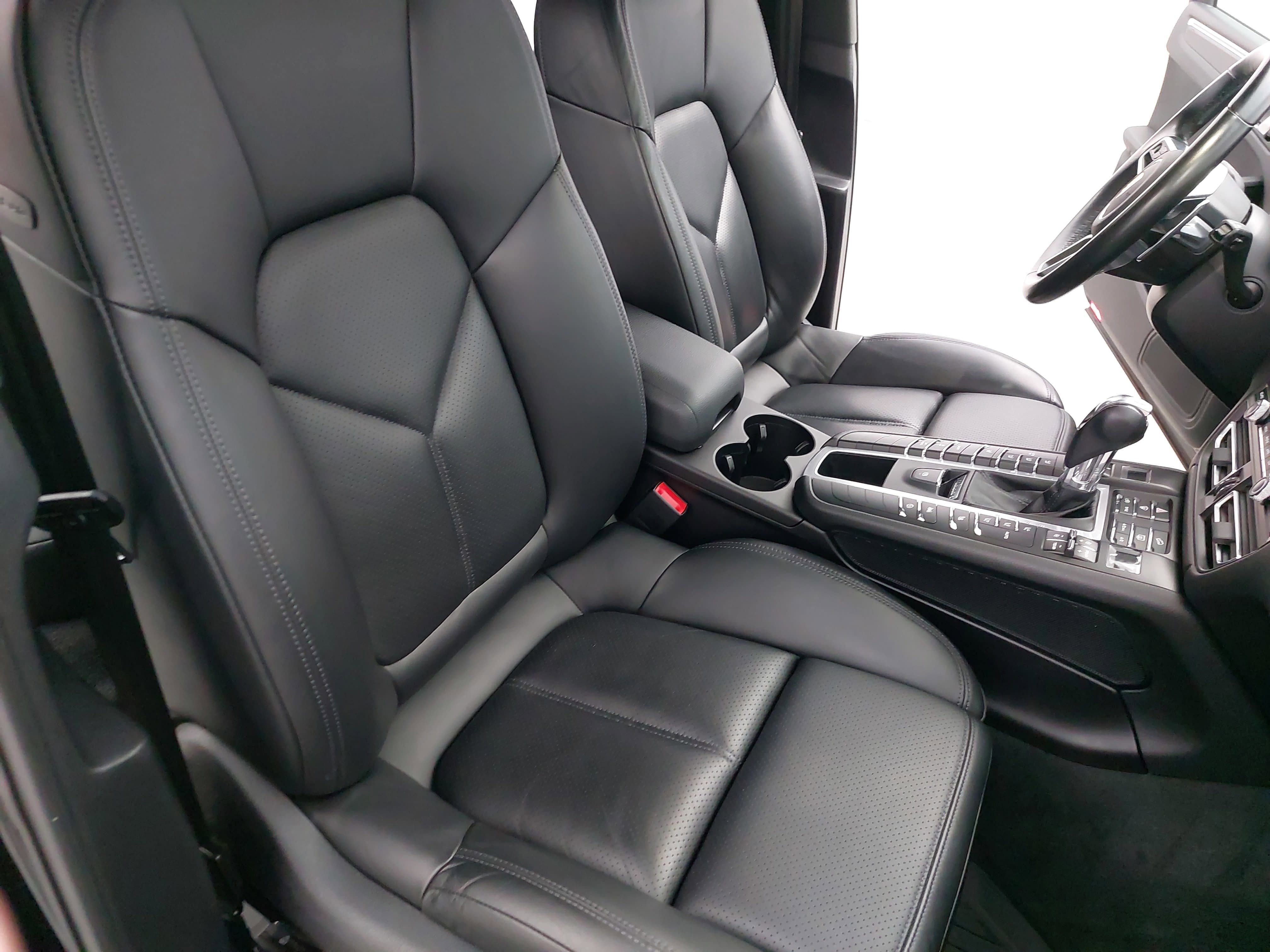 2021 Porsche Macan AWD