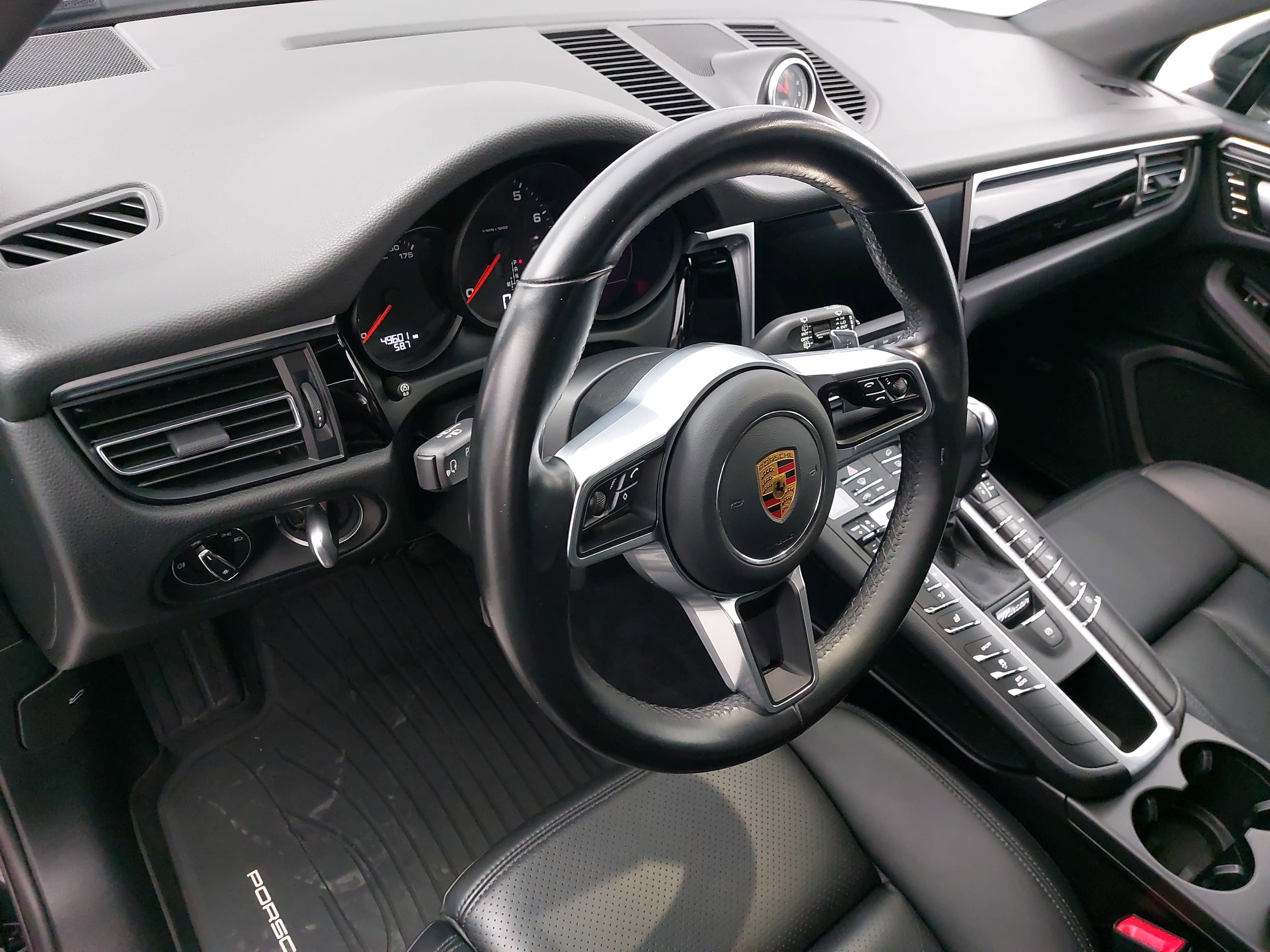 2021 Porsche Macan AWD