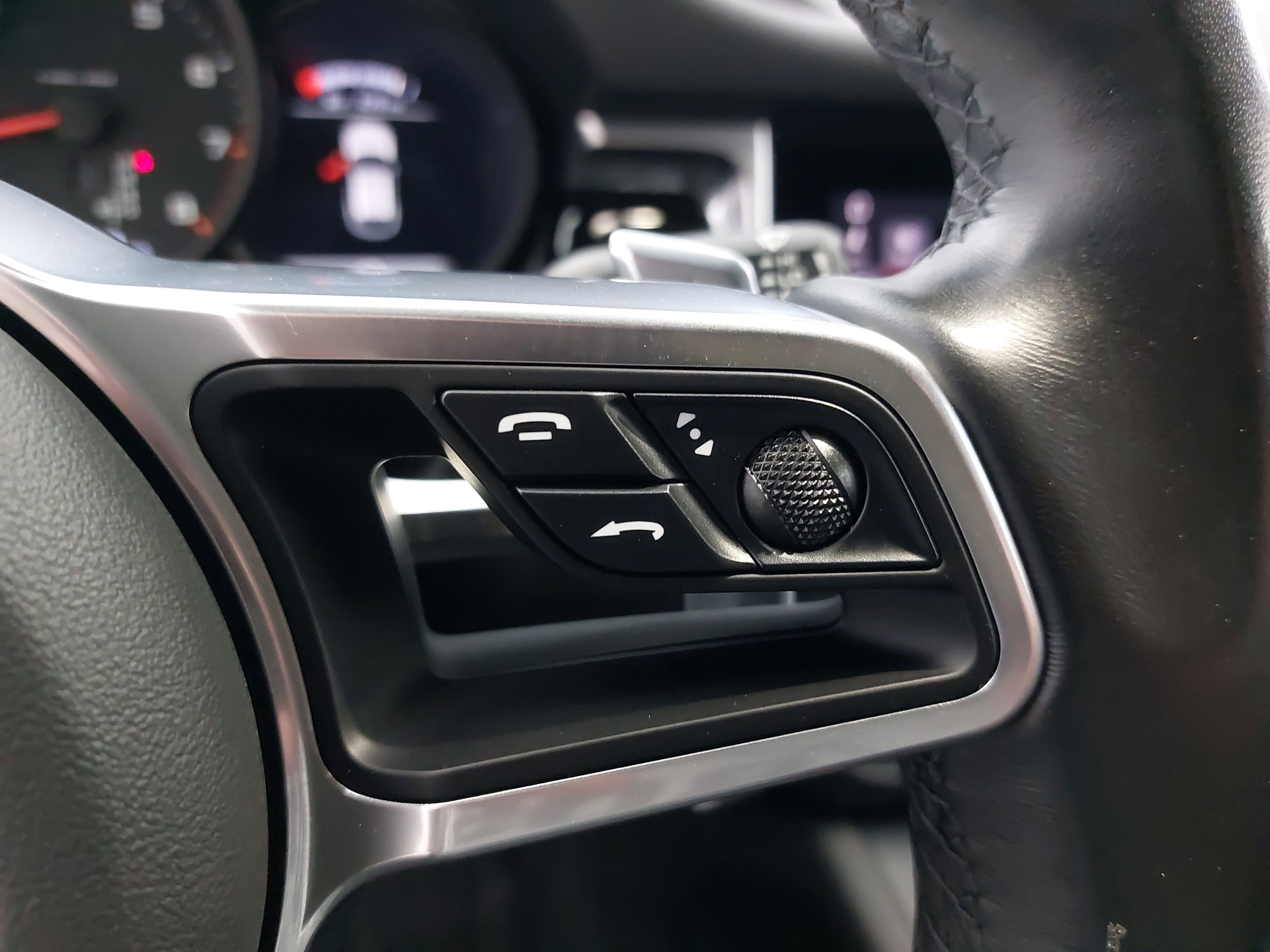 2021 Porsche Macan AWD