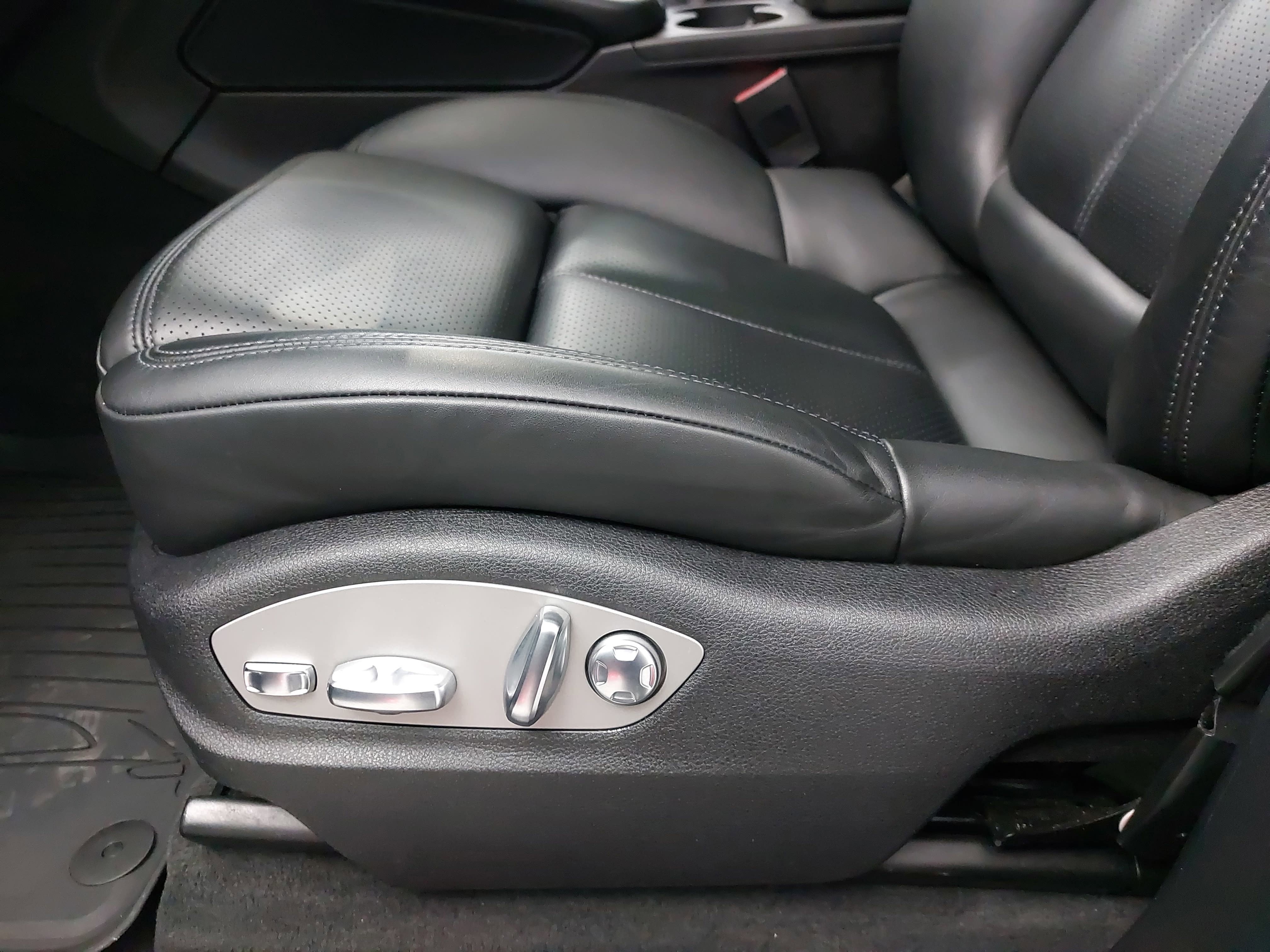 2021 Porsche Macan AWD