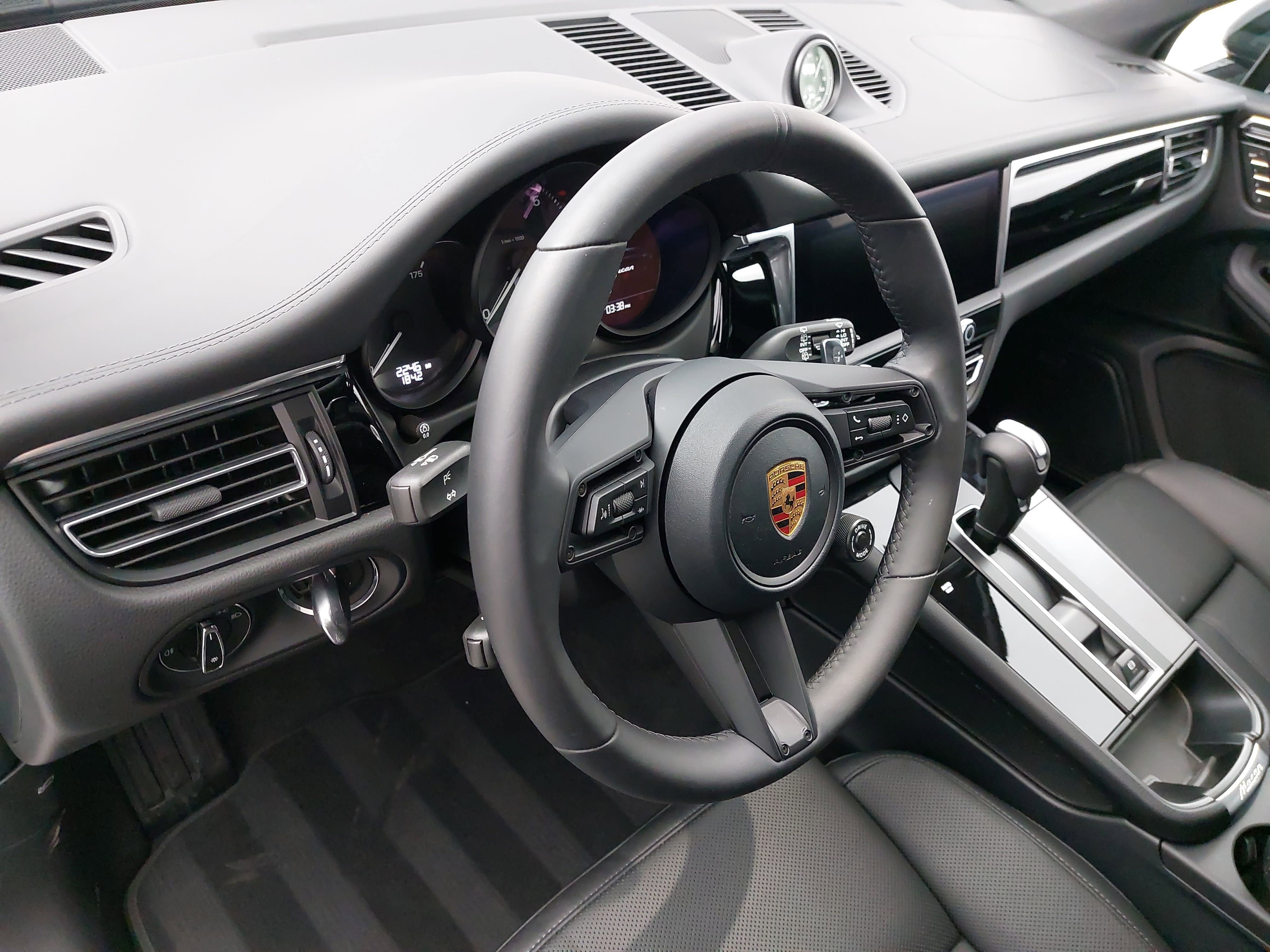 2026 Porsche Macan Base