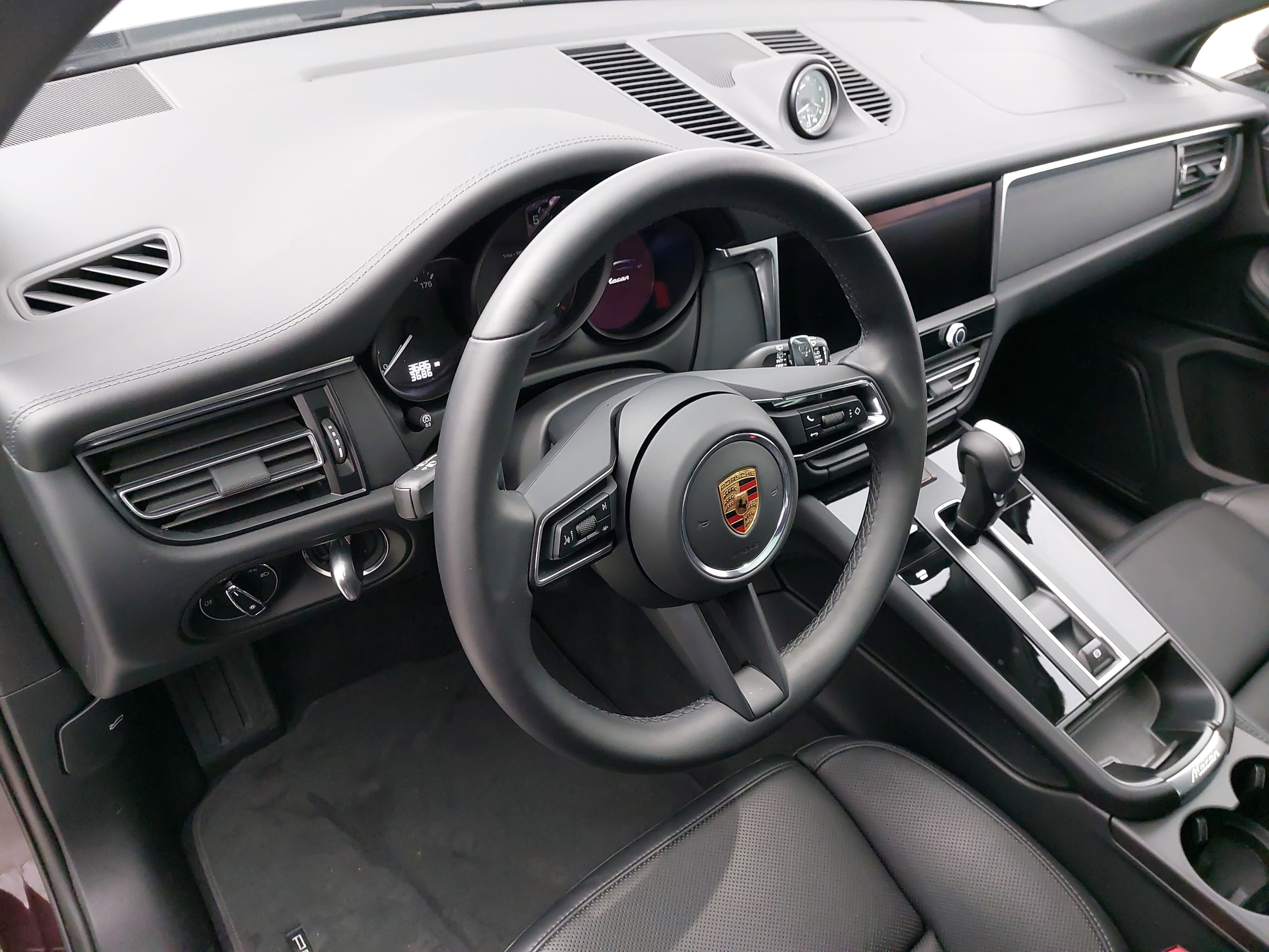 2025 Porsche Macan Base