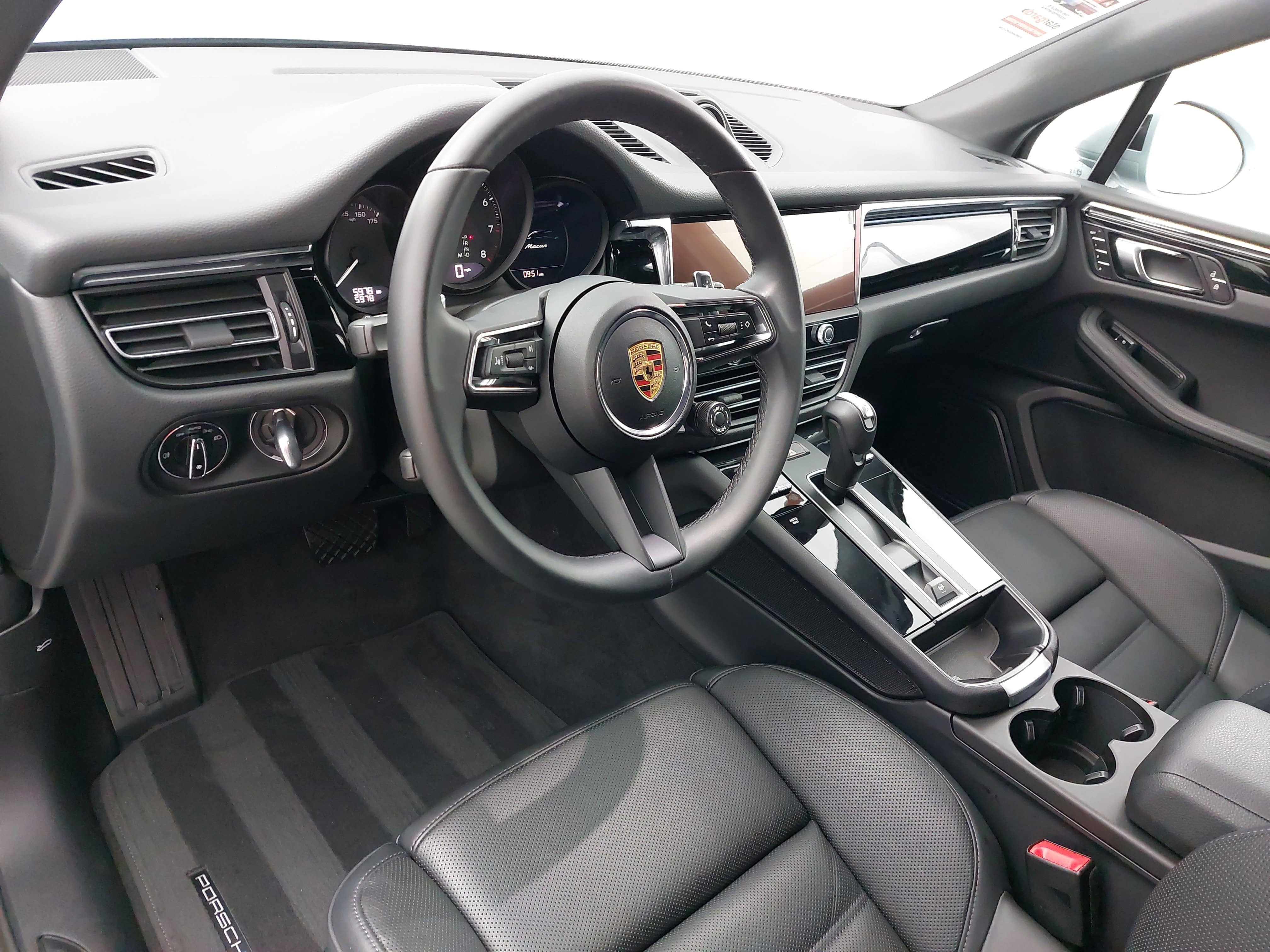 2025 Porsche Macan Base