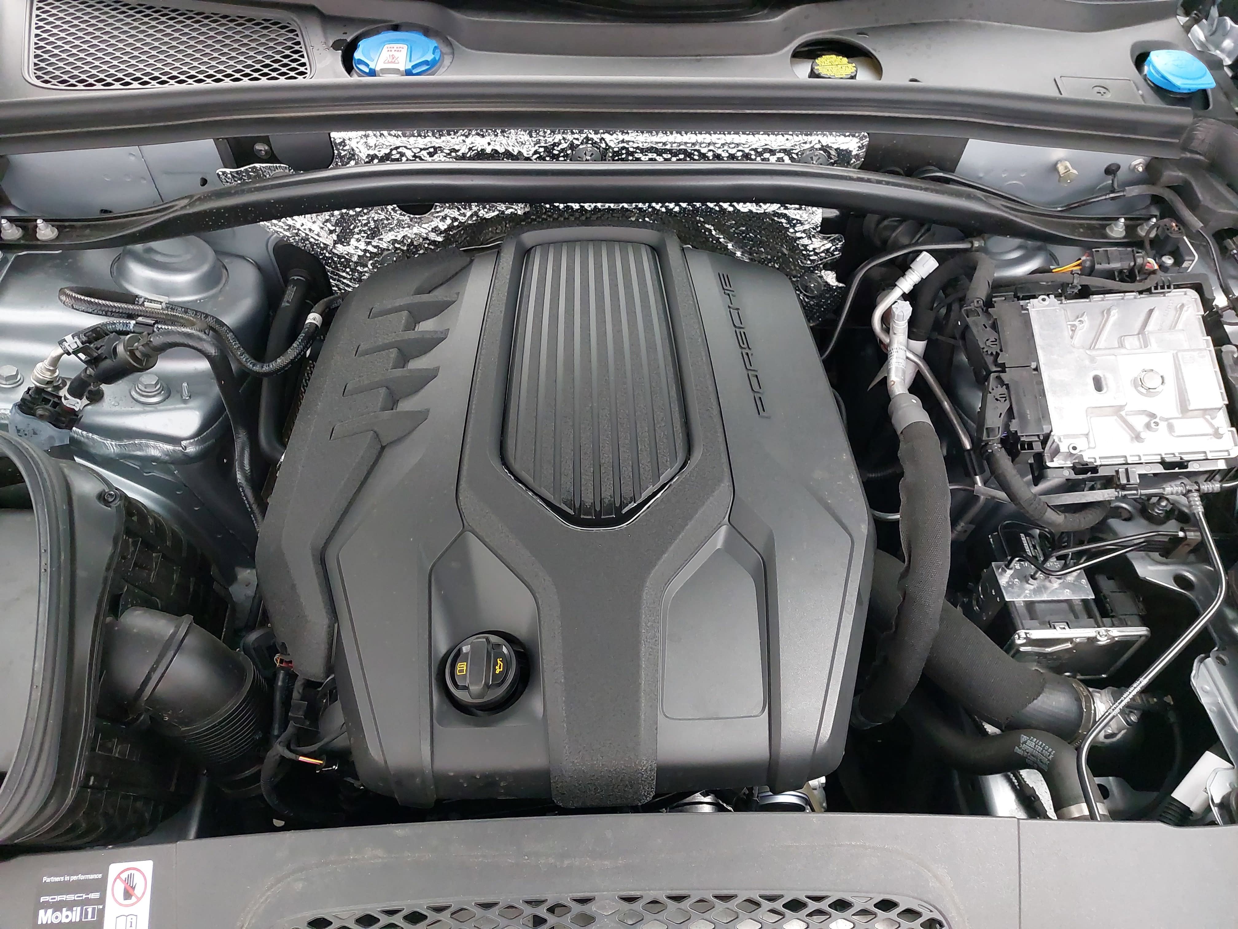 2025 Porsche Macan Base