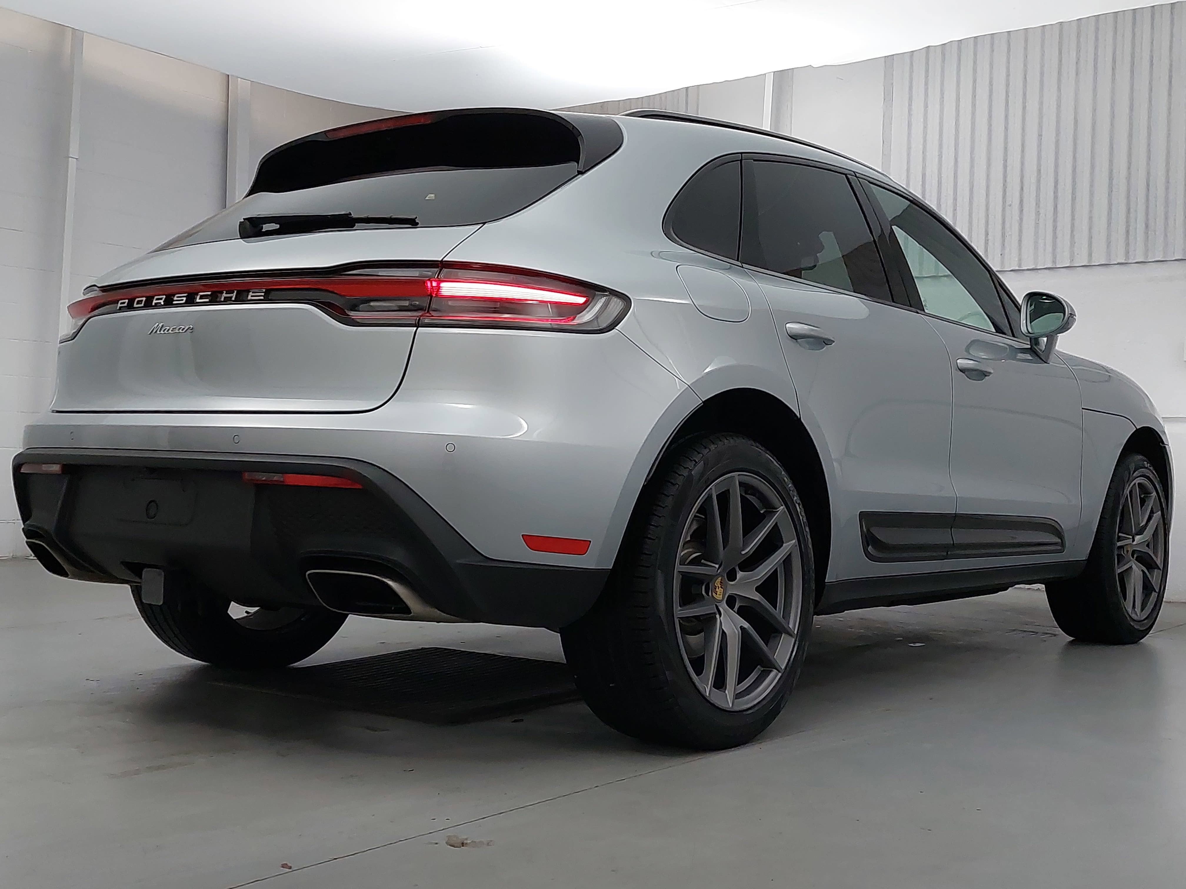 2025 Porsche Macan Base