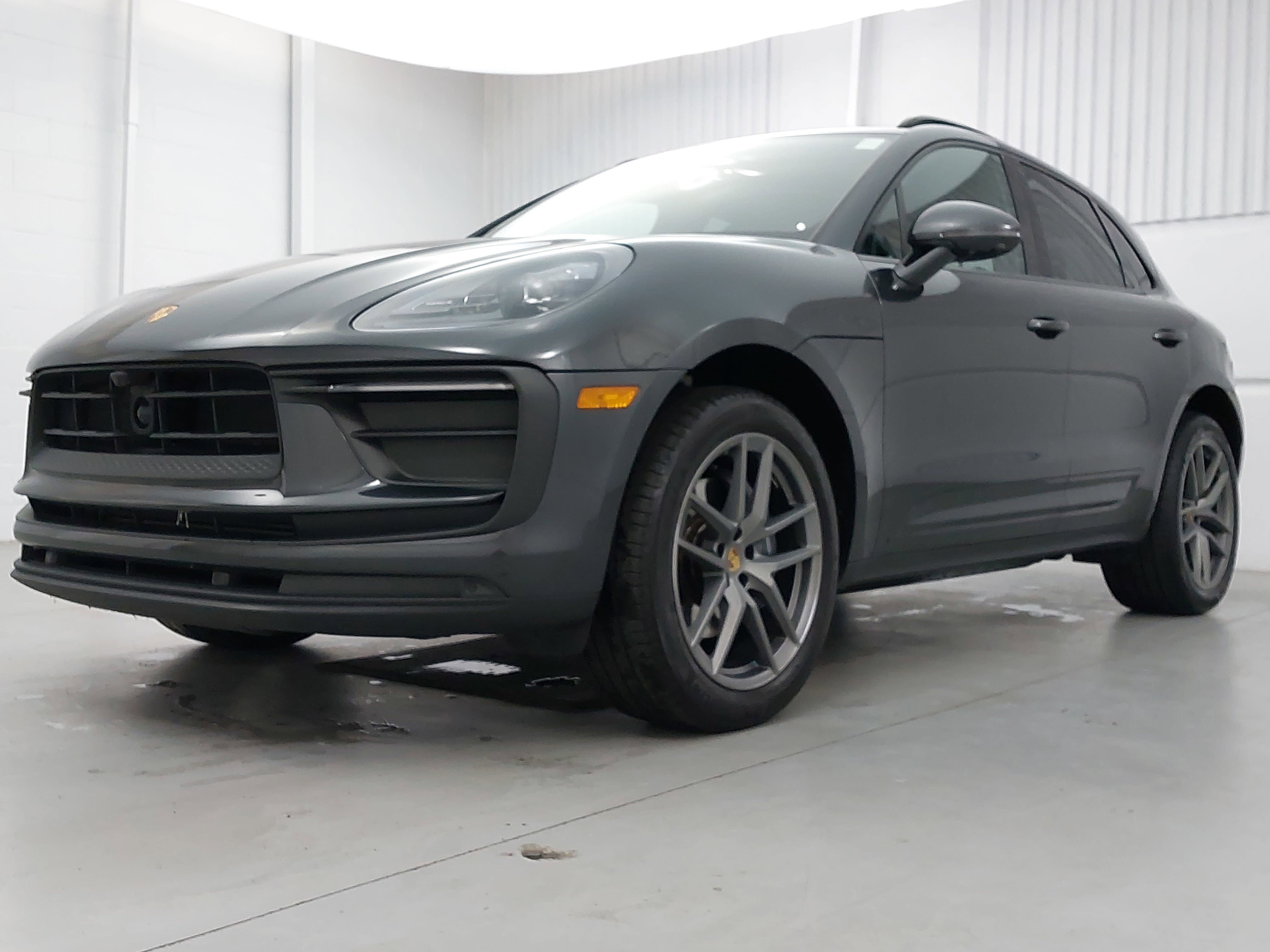2022 Porsche Macan AWD