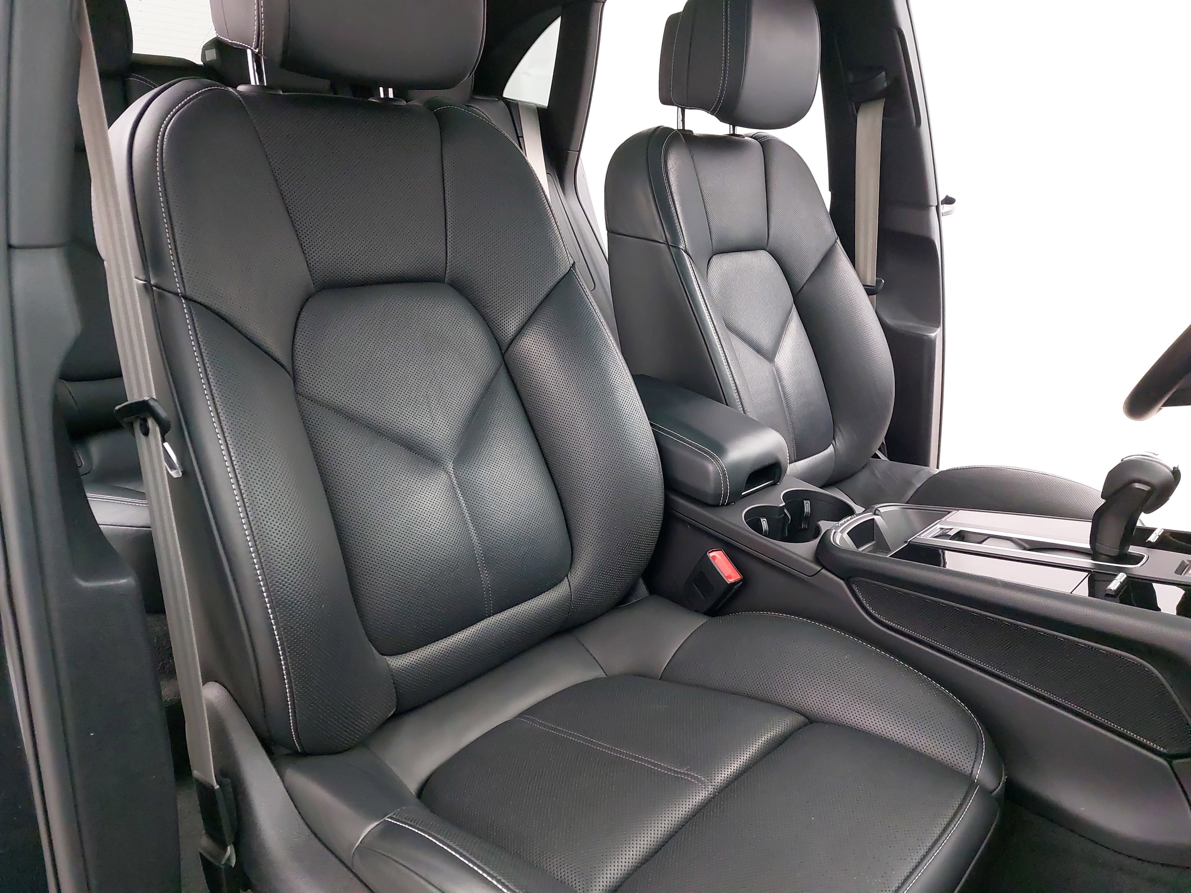 2022 Porsche Macan AWD