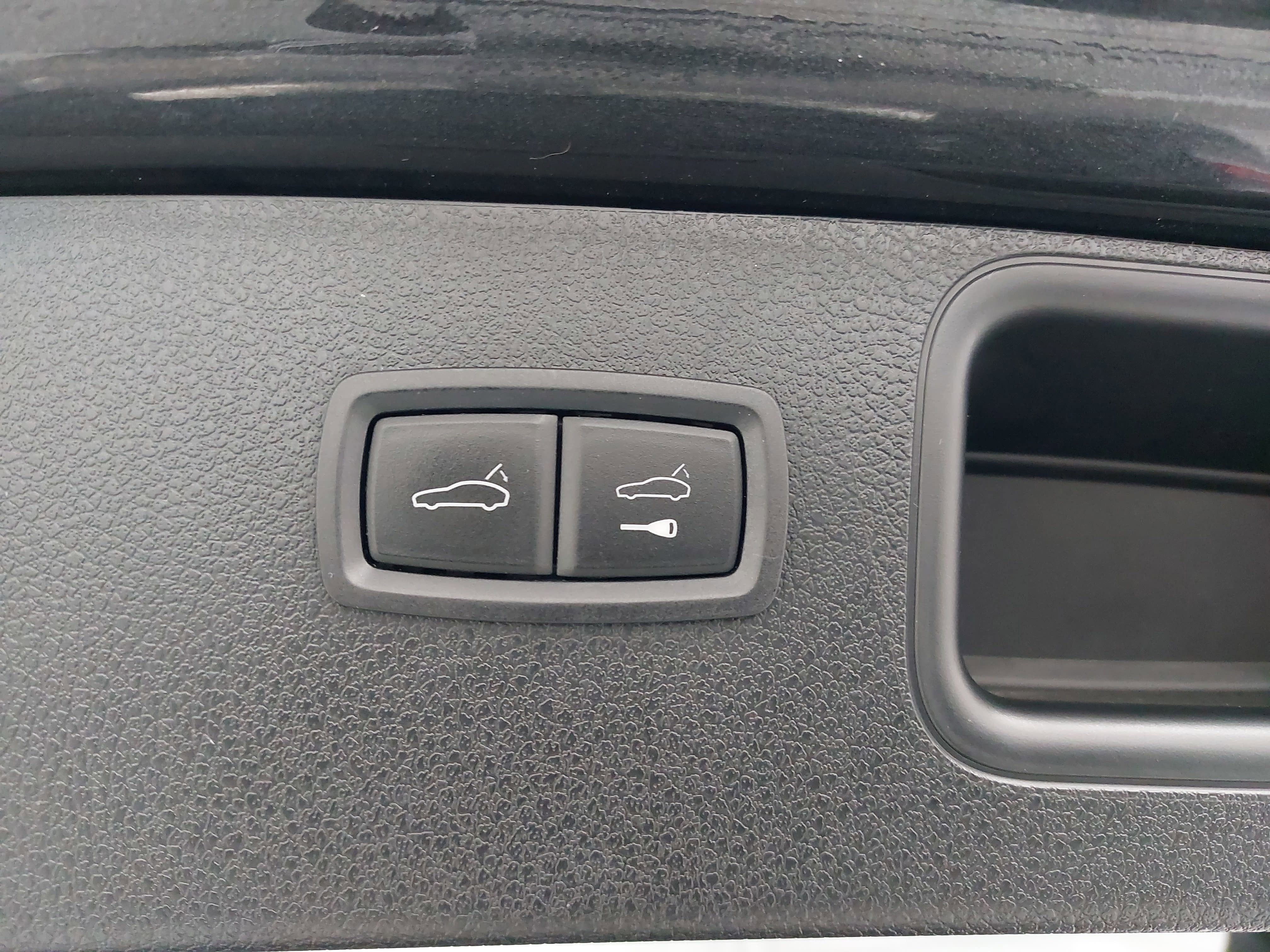 2022 Porsche Macan AWD