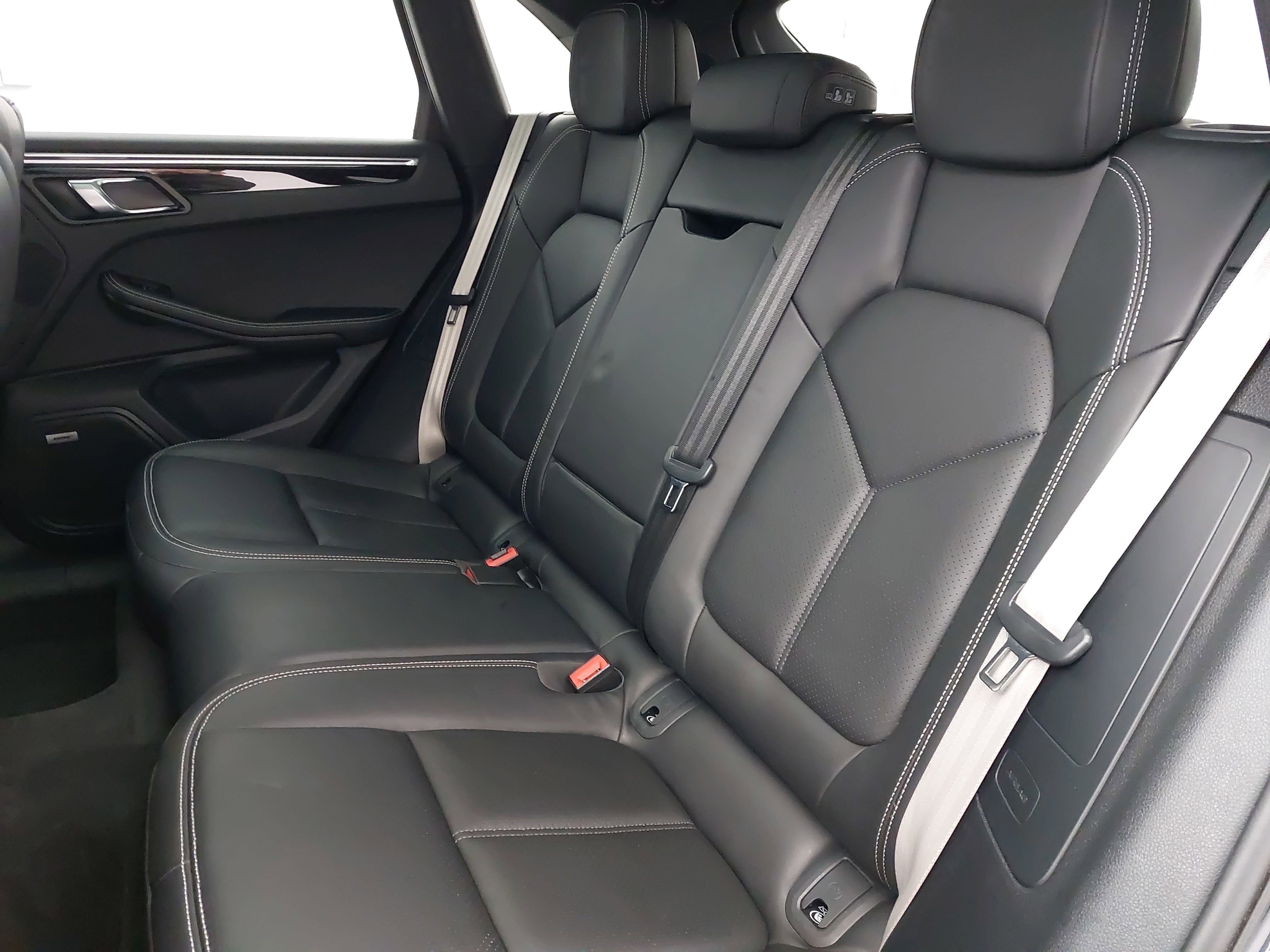 2022 Porsche Macan AWD