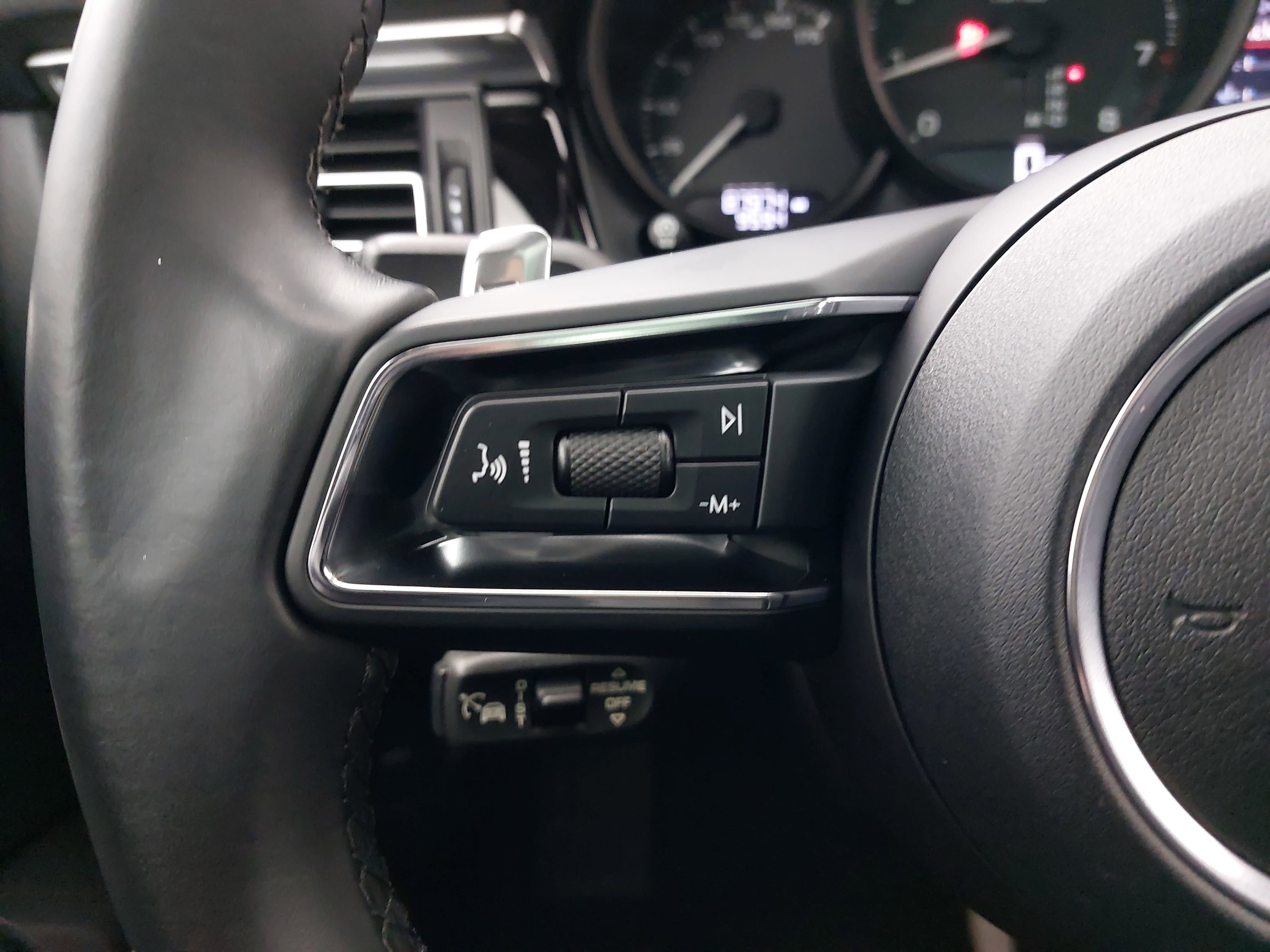 2022 Porsche Macan AWD