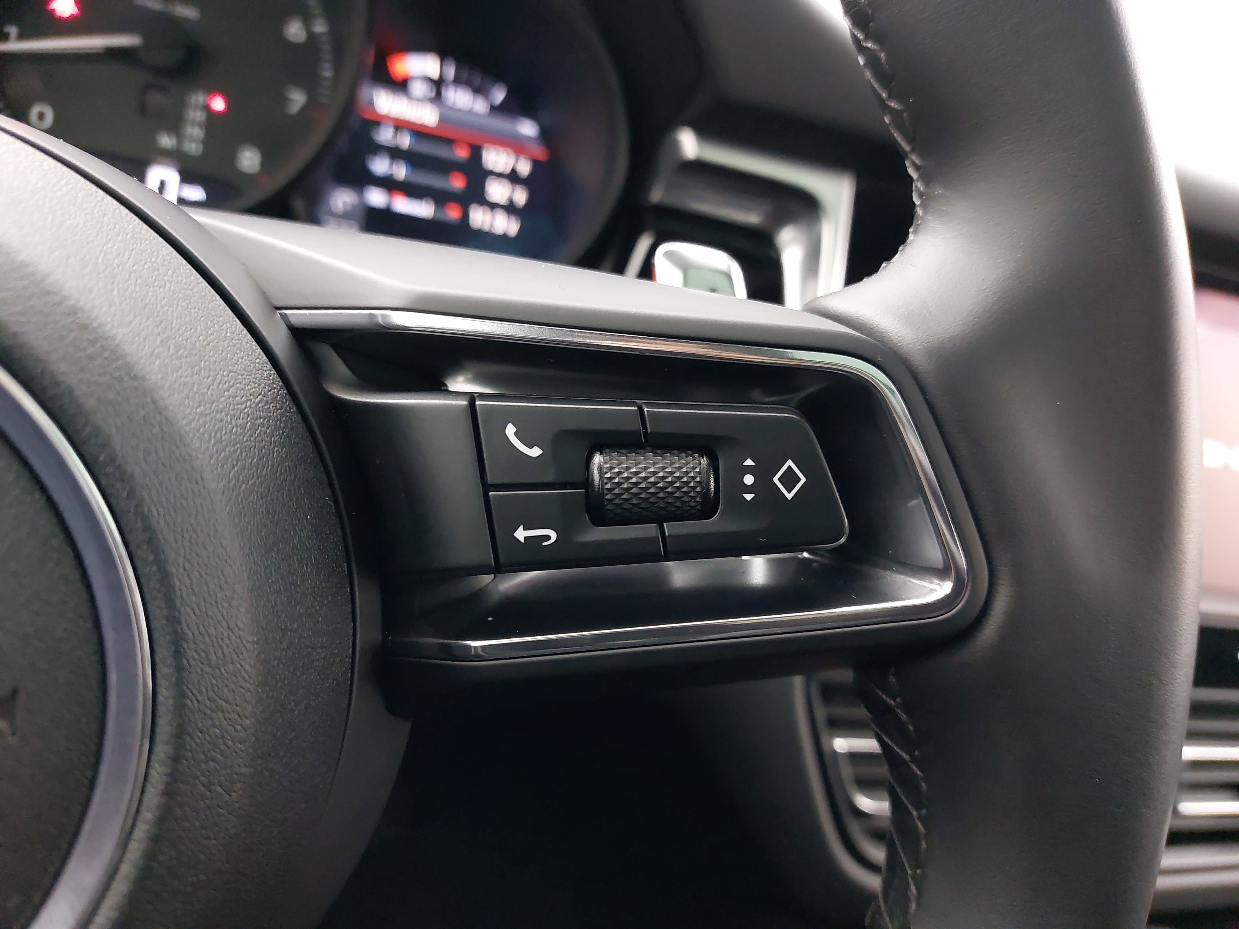 2022 Porsche Macan AWD