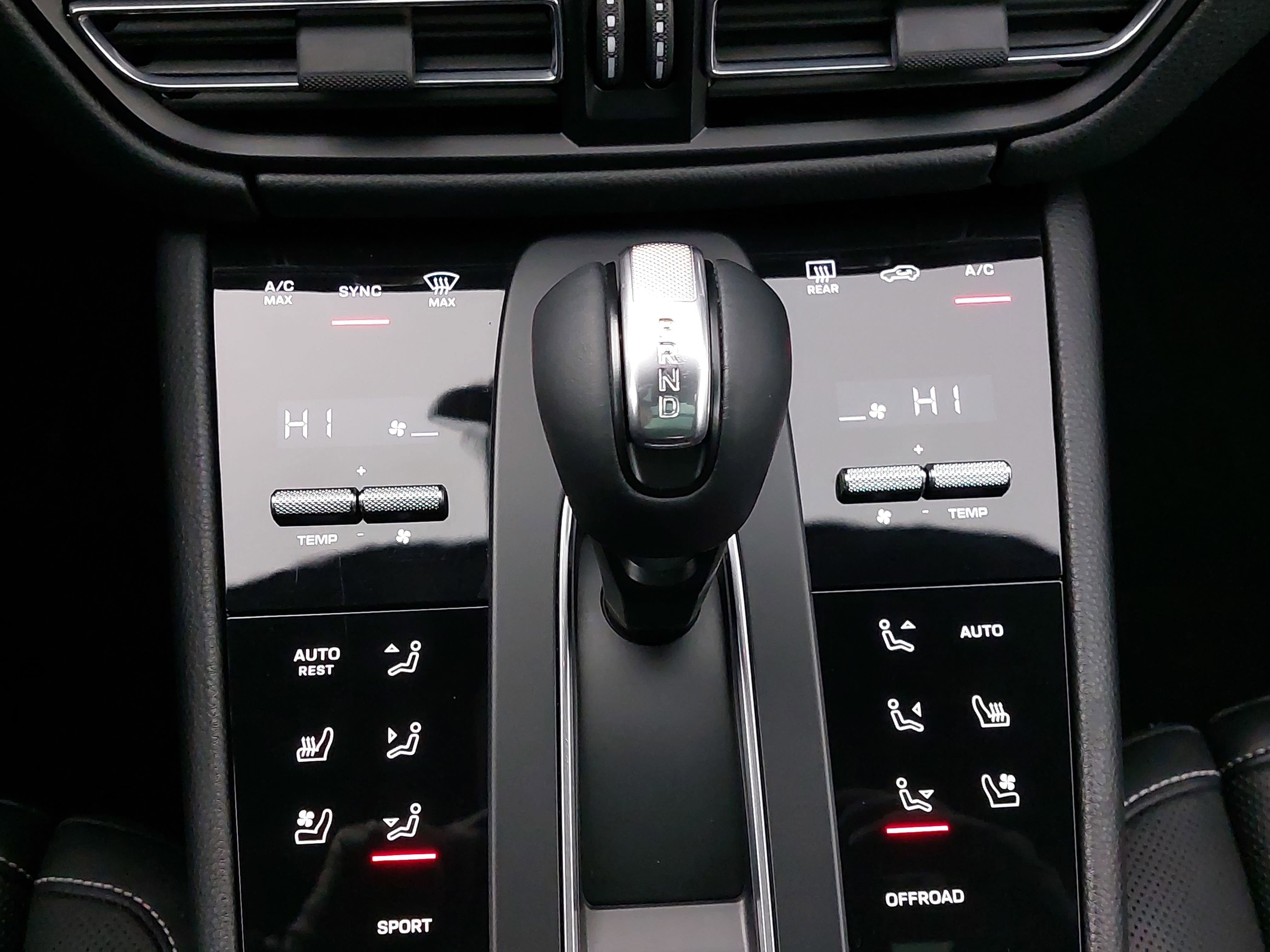 2022 Porsche Macan AWD