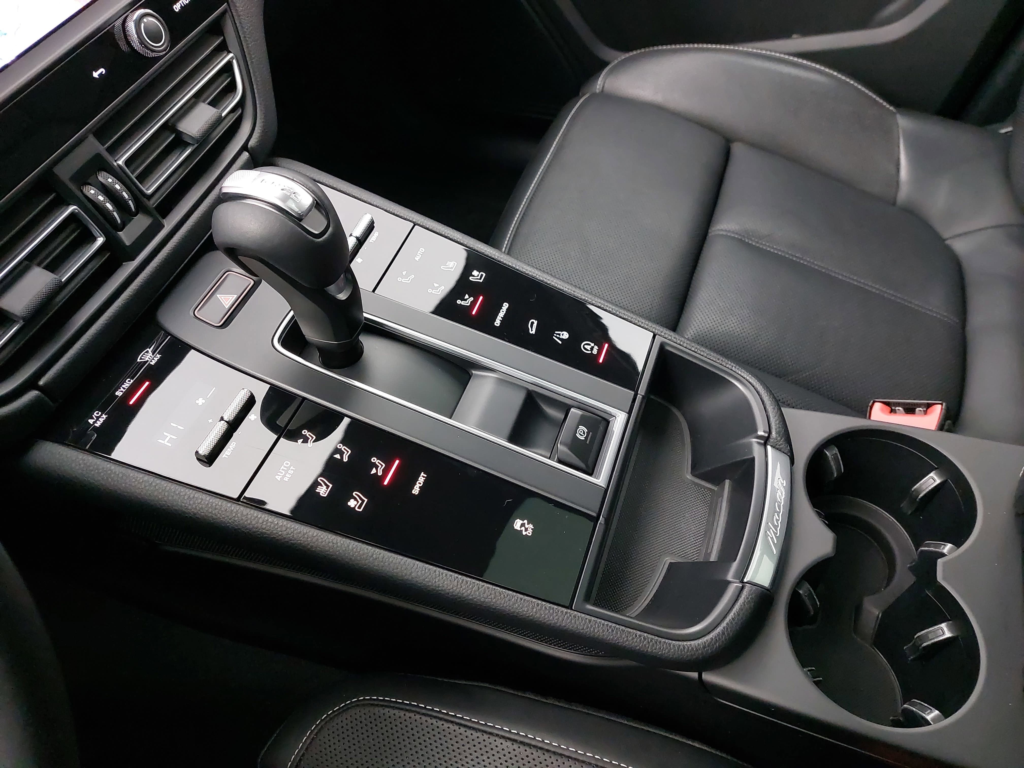 2022 Porsche Macan AWD