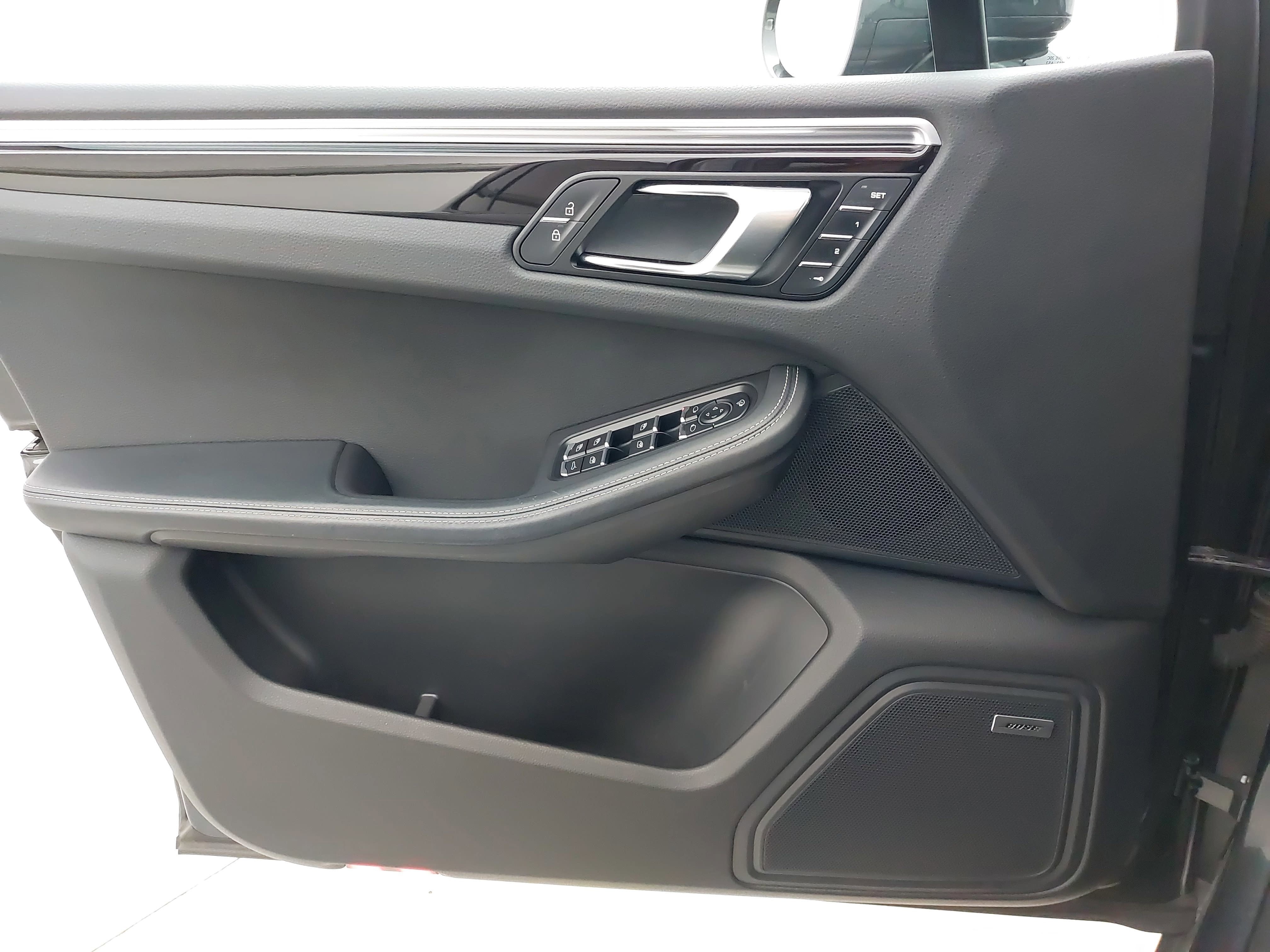 2022 Porsche Macan AWD