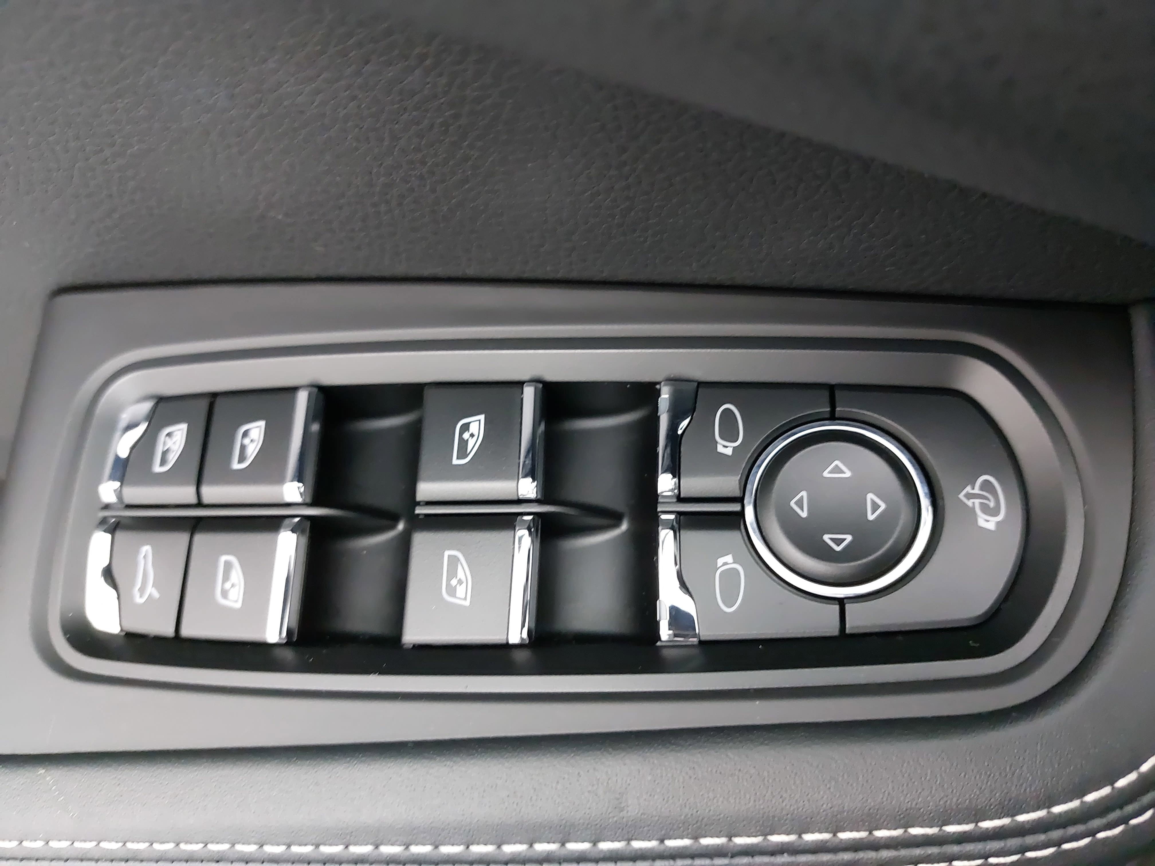 2022 Porsche Macan AWD