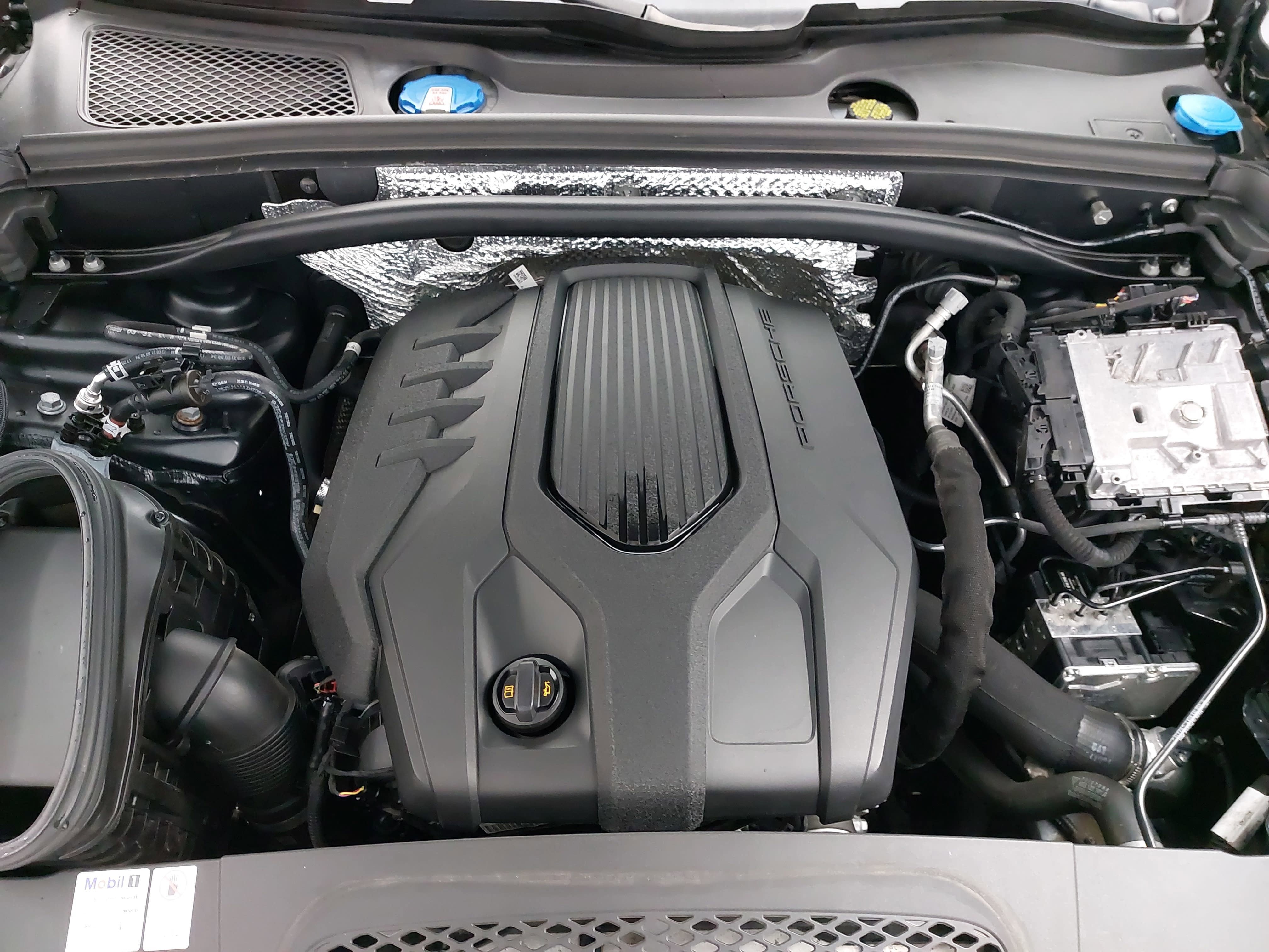 2022 Porsche Macan AWD