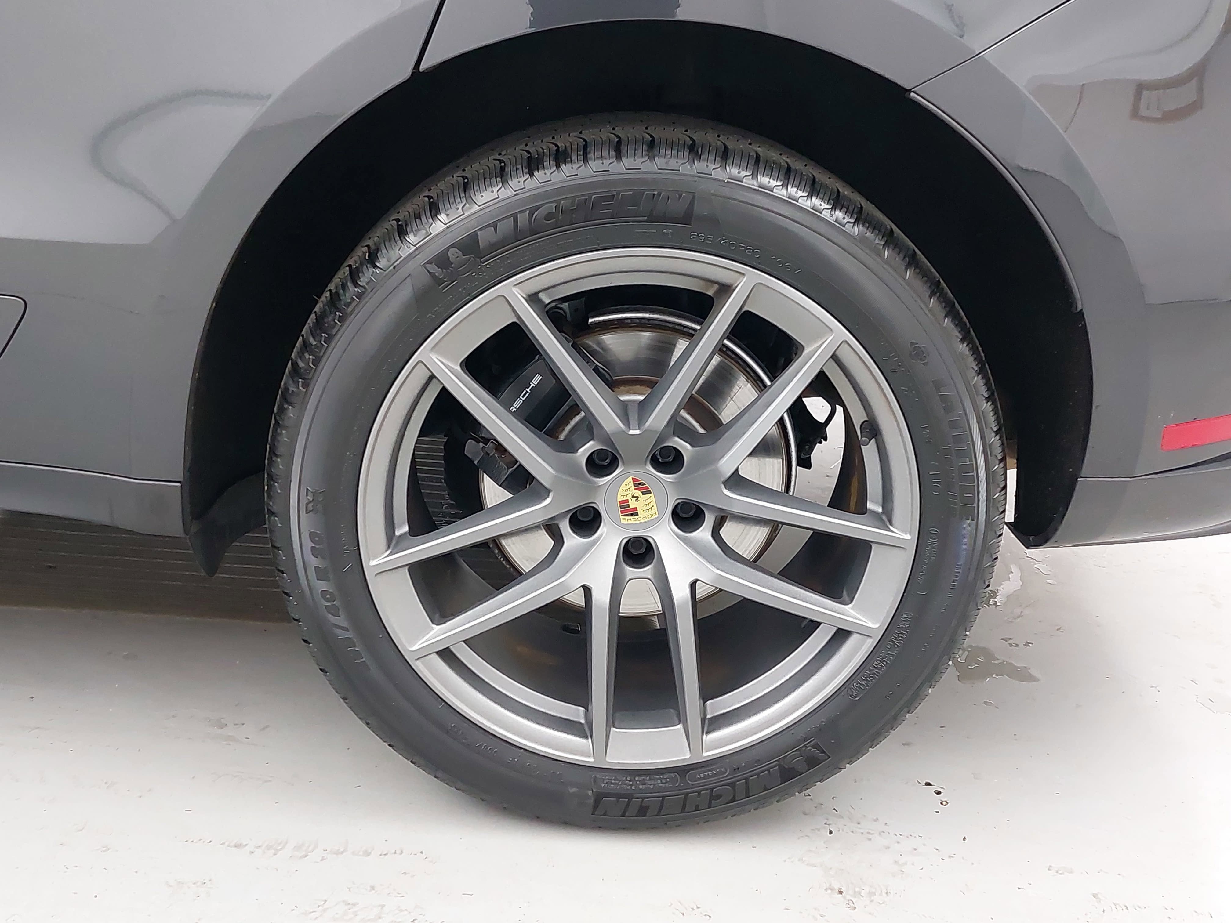 2022 Porsche Macan AWD