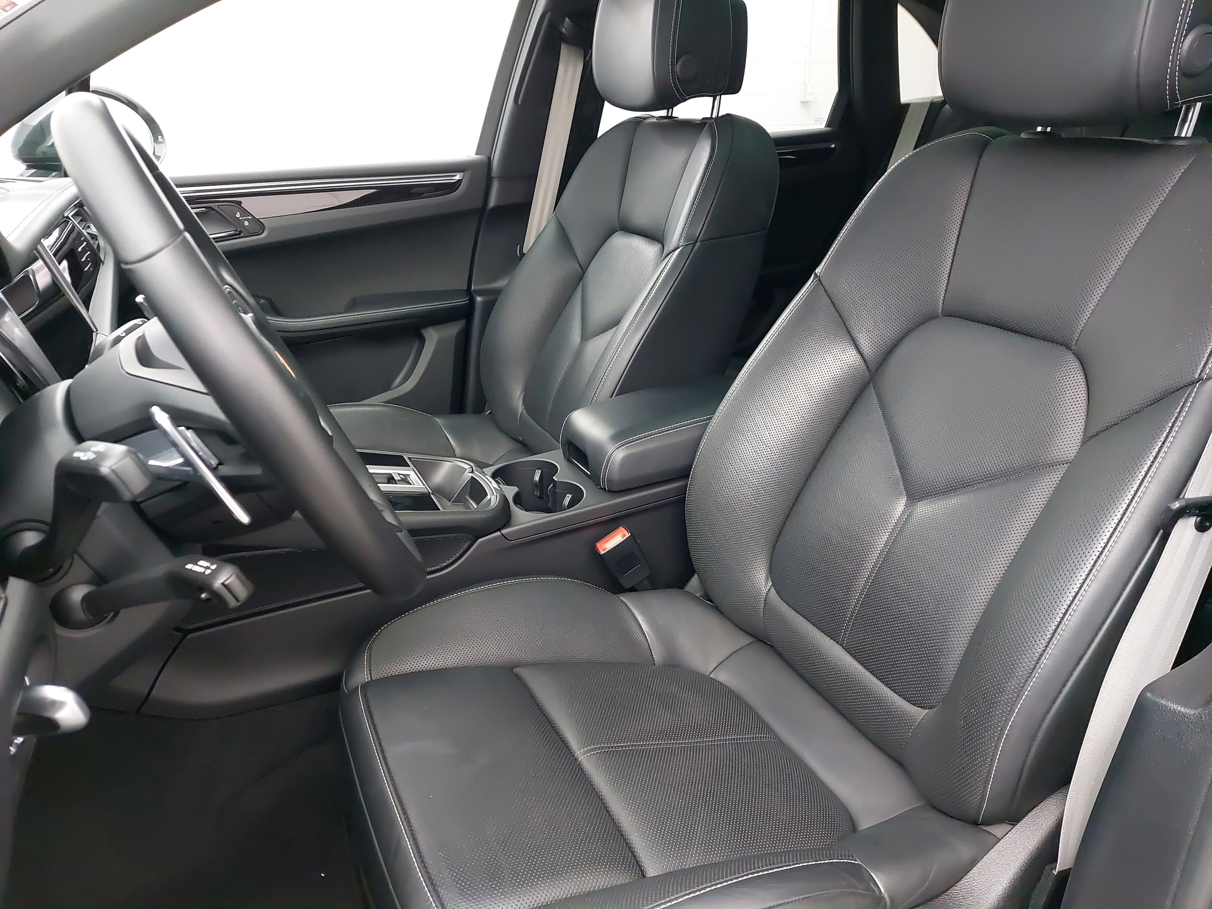 2022 Porsche Macan AWD