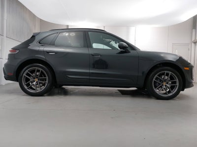 2022 Porsche Macan AWD