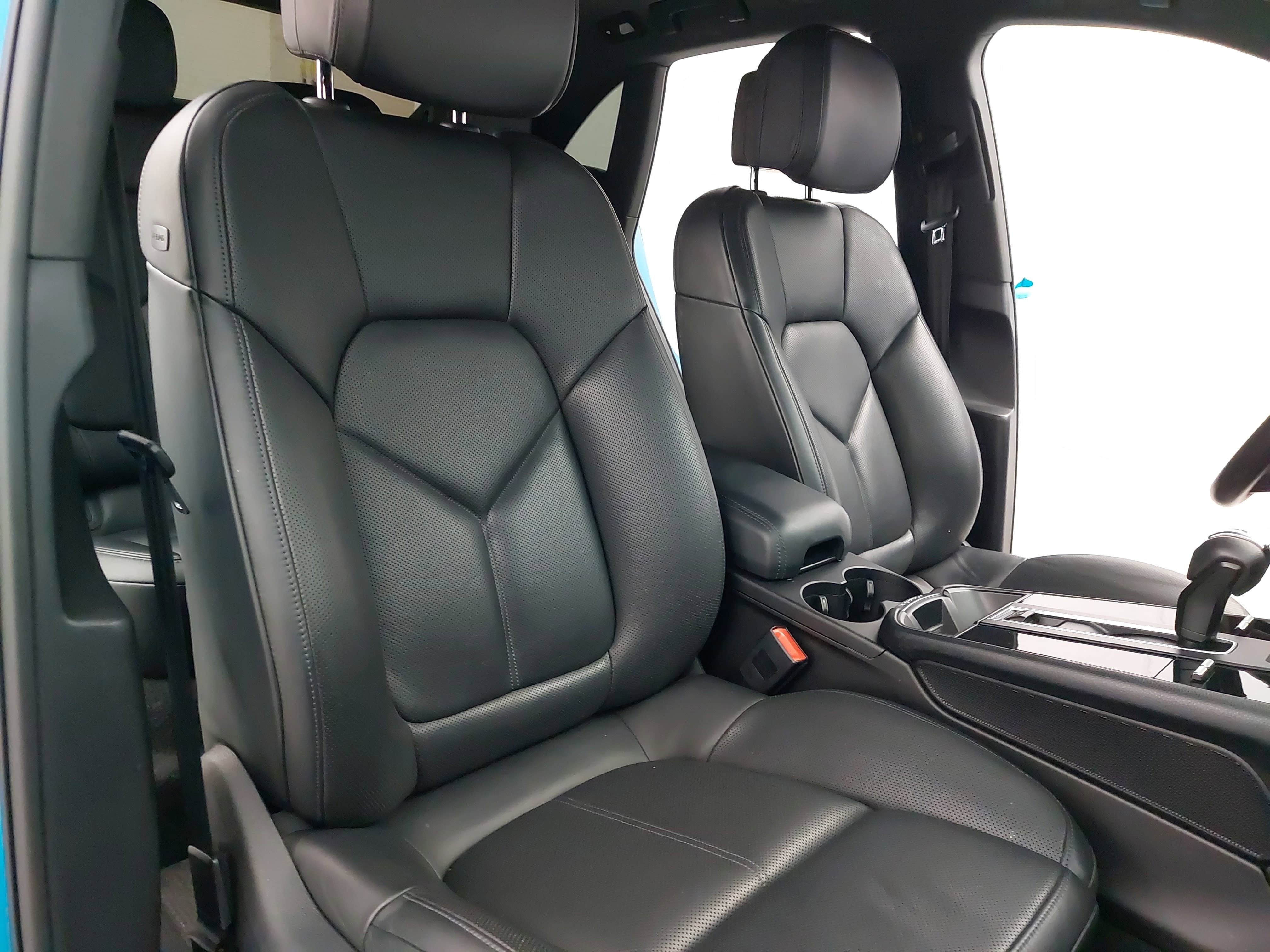 2022 Porsche Macan AWD