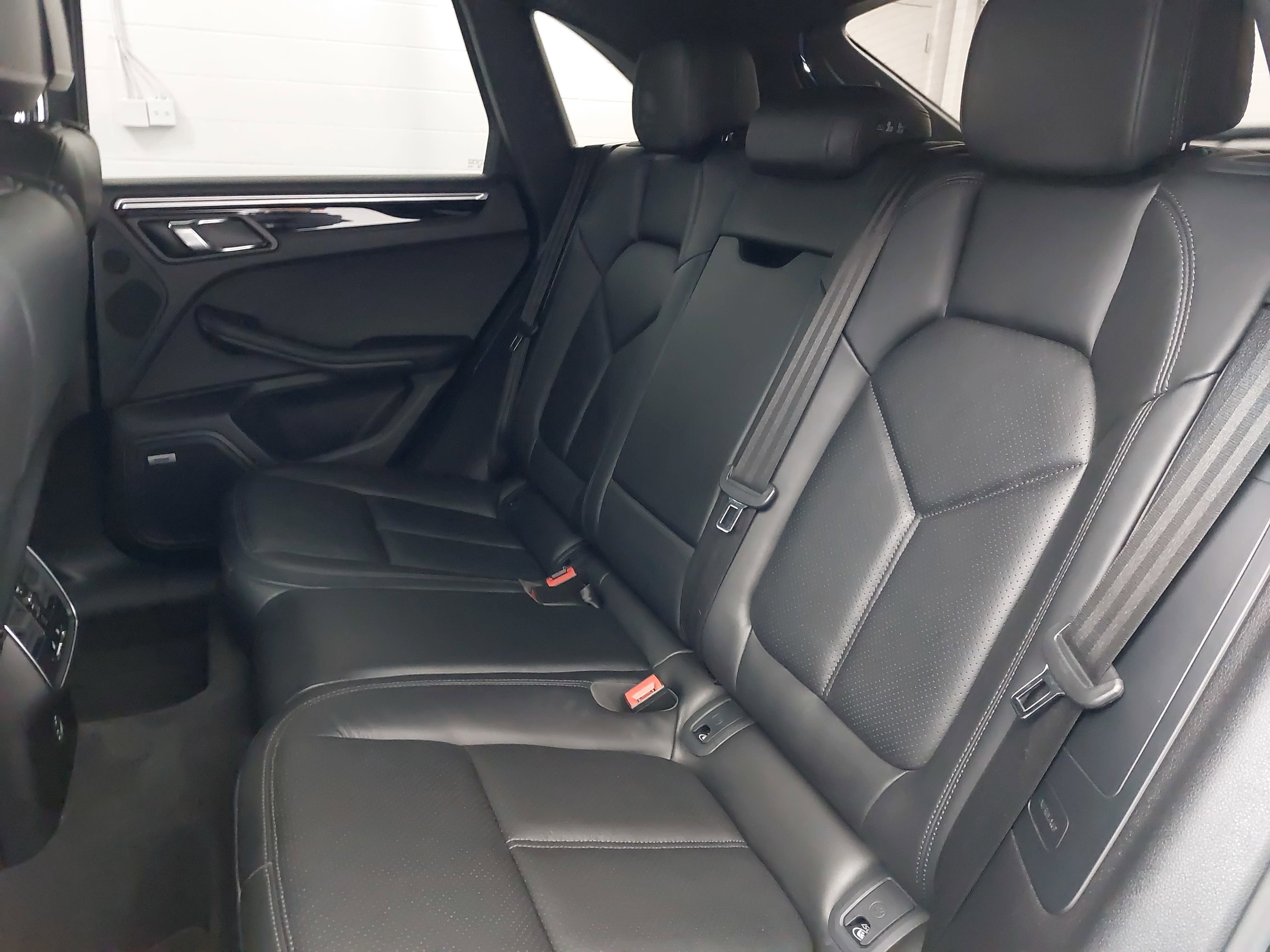 2022 Porsche Macan AWD