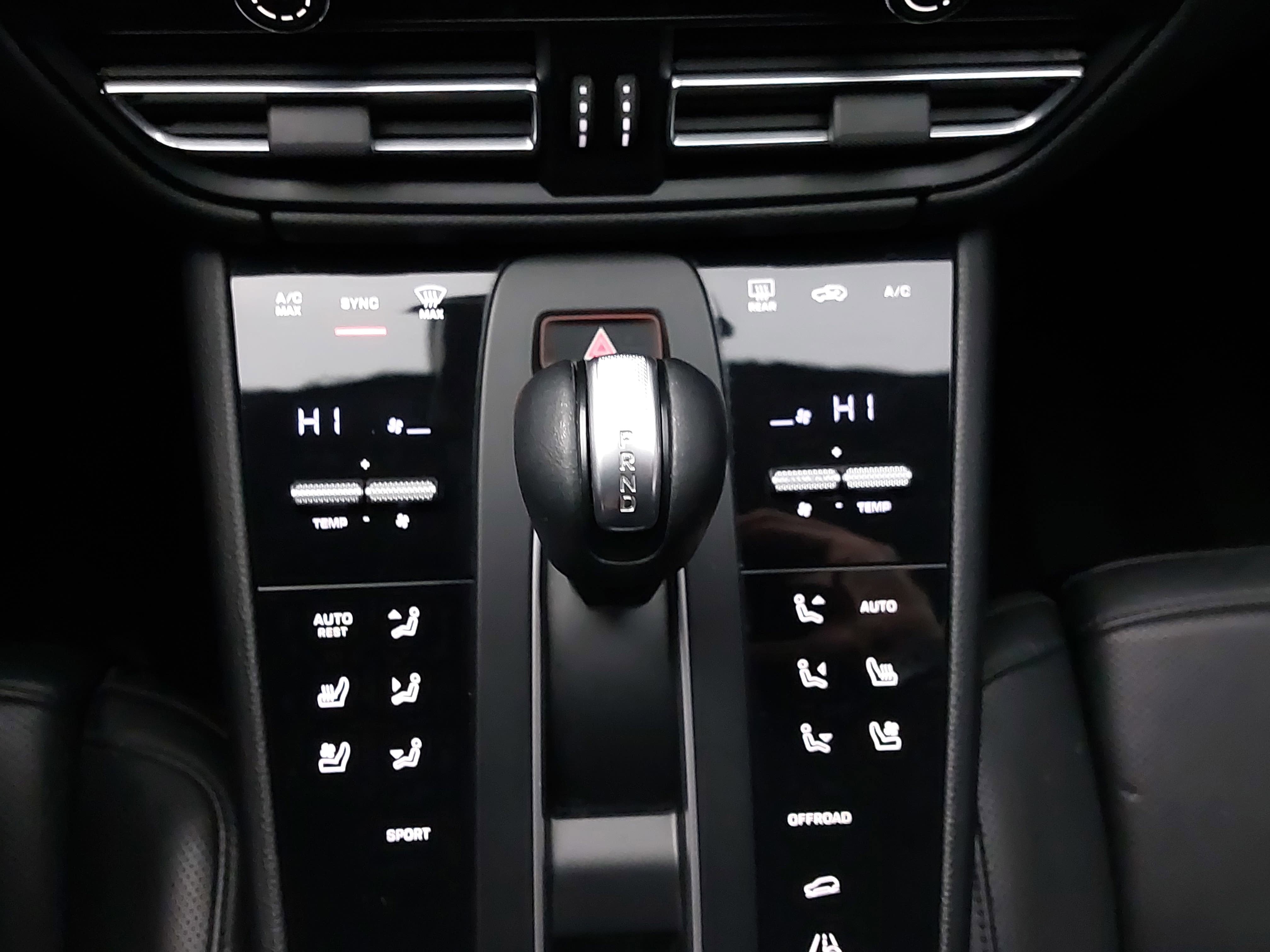 2022 Porsche Macan AWD