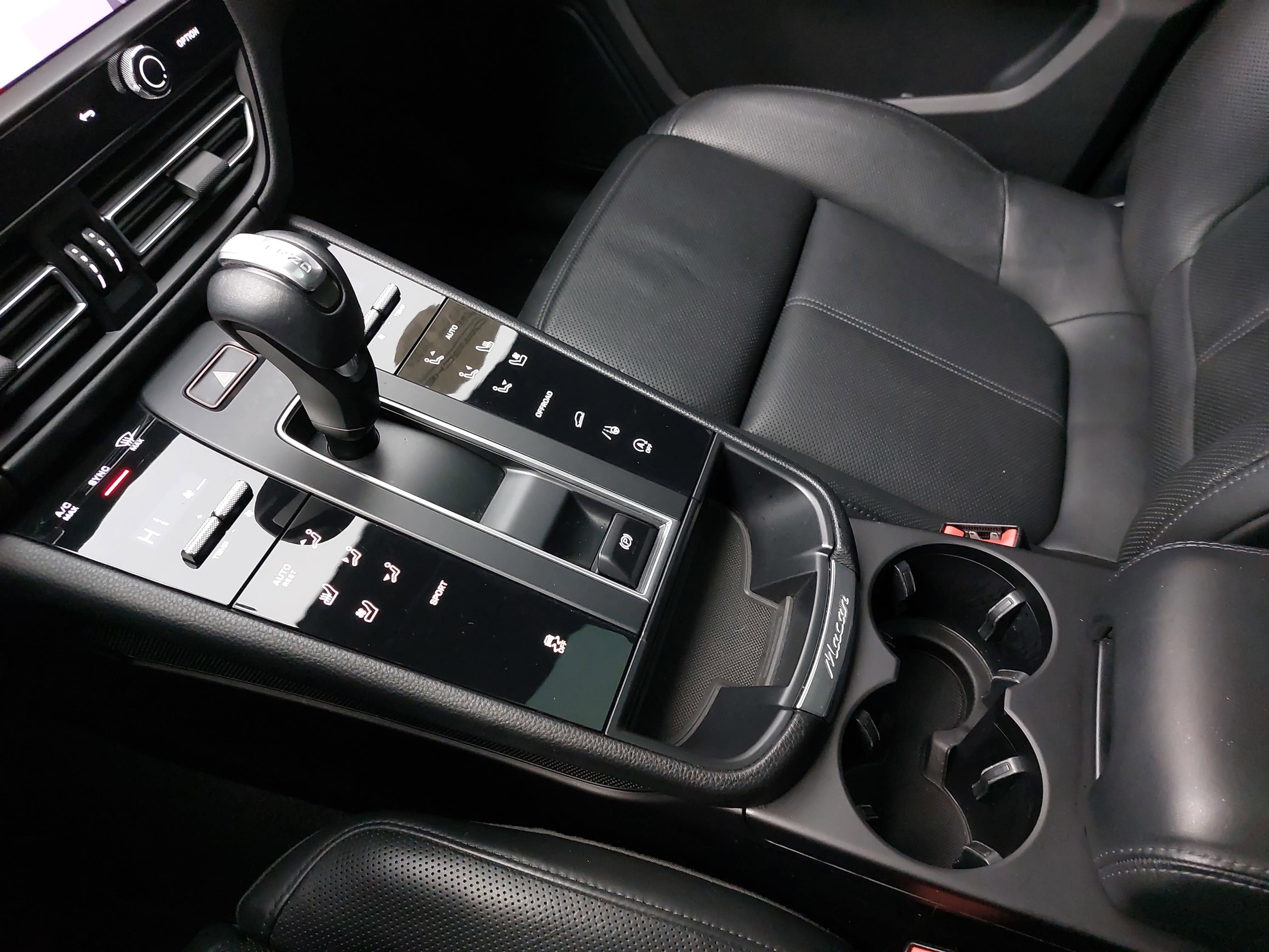 2022 Porsche Macan AWD